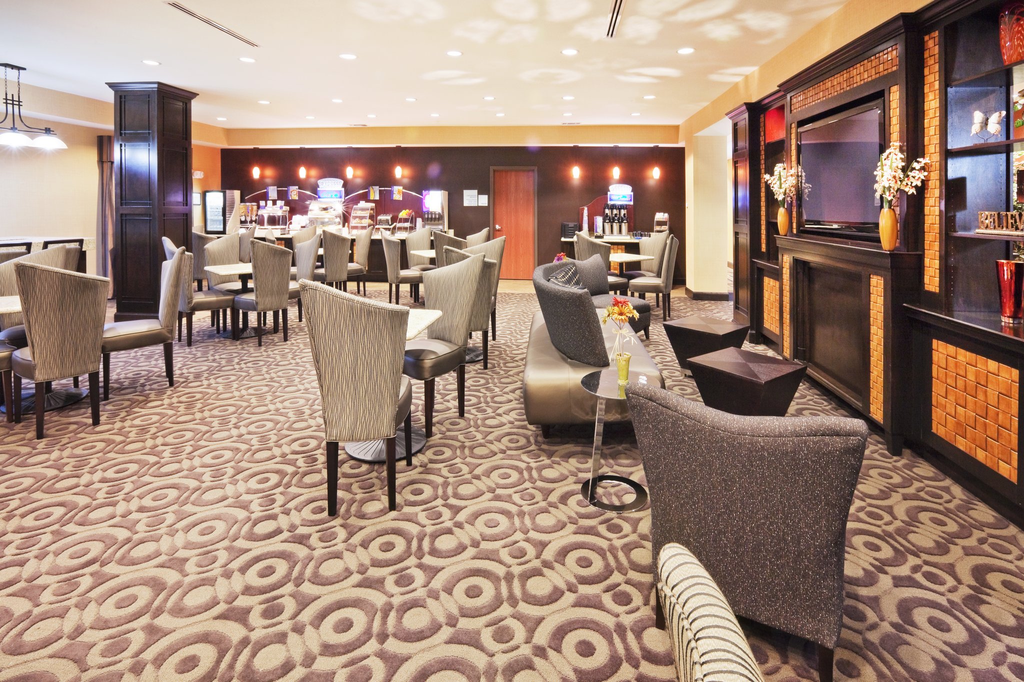 Holiday Inn Express Hotel & Suites Denton-Unt-Twu