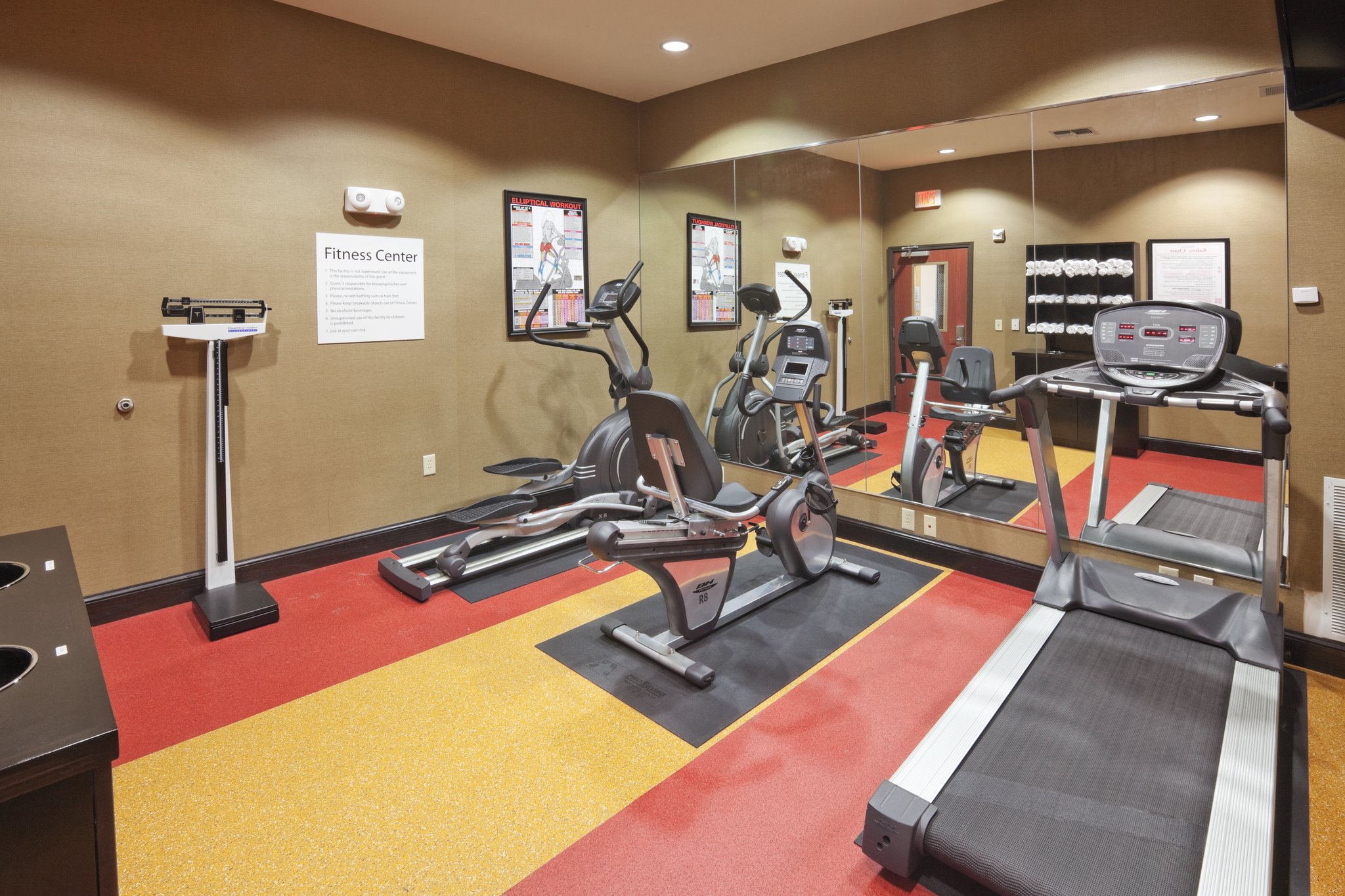 Holiday Inn Express Hotel & Suites Denton-Unt-Twu