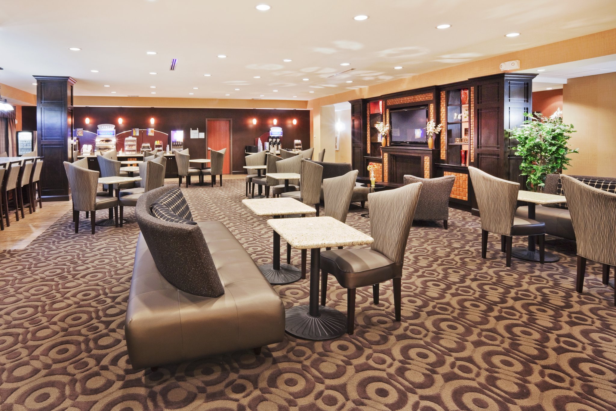 Holiday Inn Express Hotel & Suites Denton-Unt-Twu