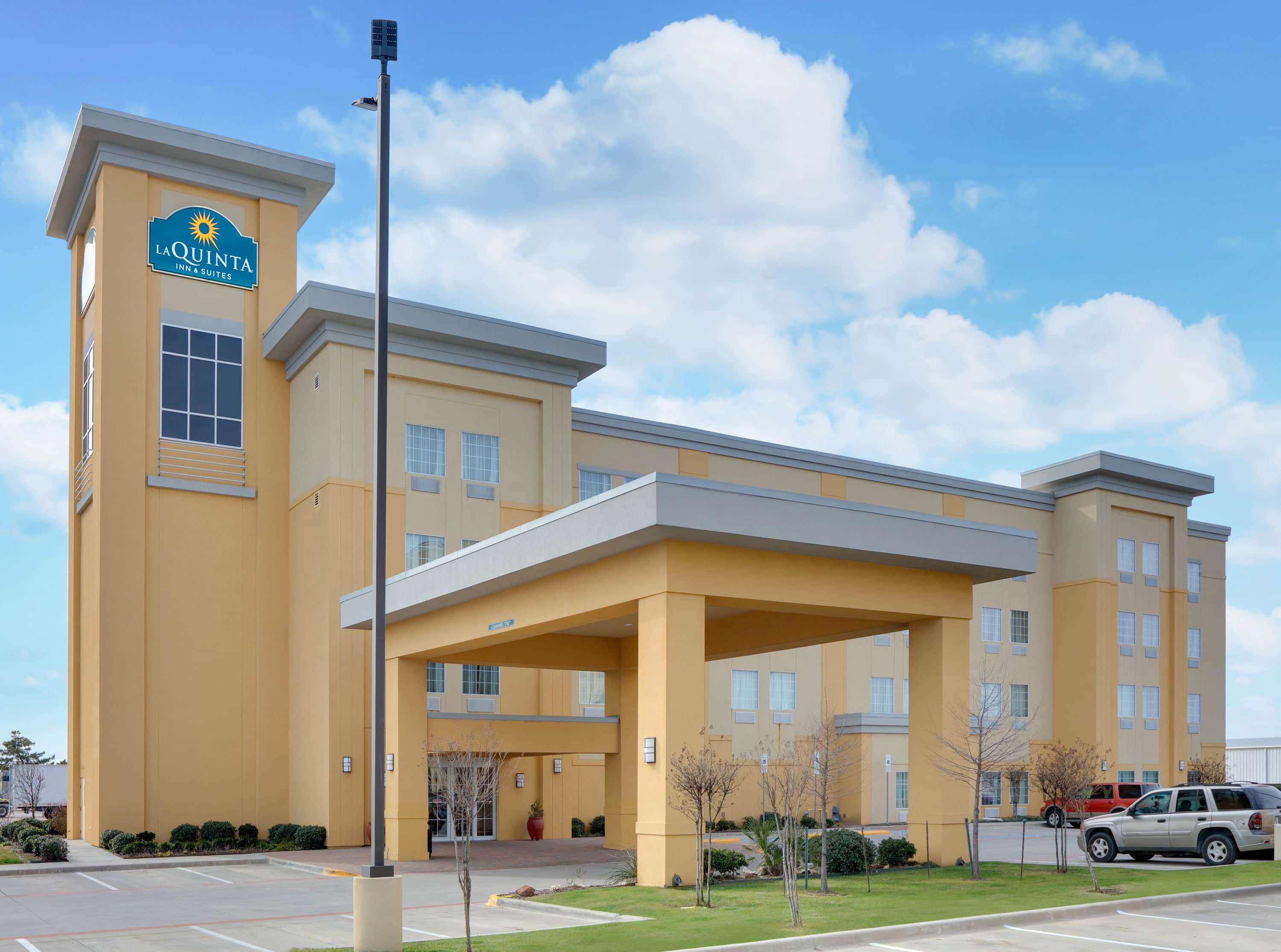 La Quinta Inn & Suites by Wyndham Denton - University Drive
