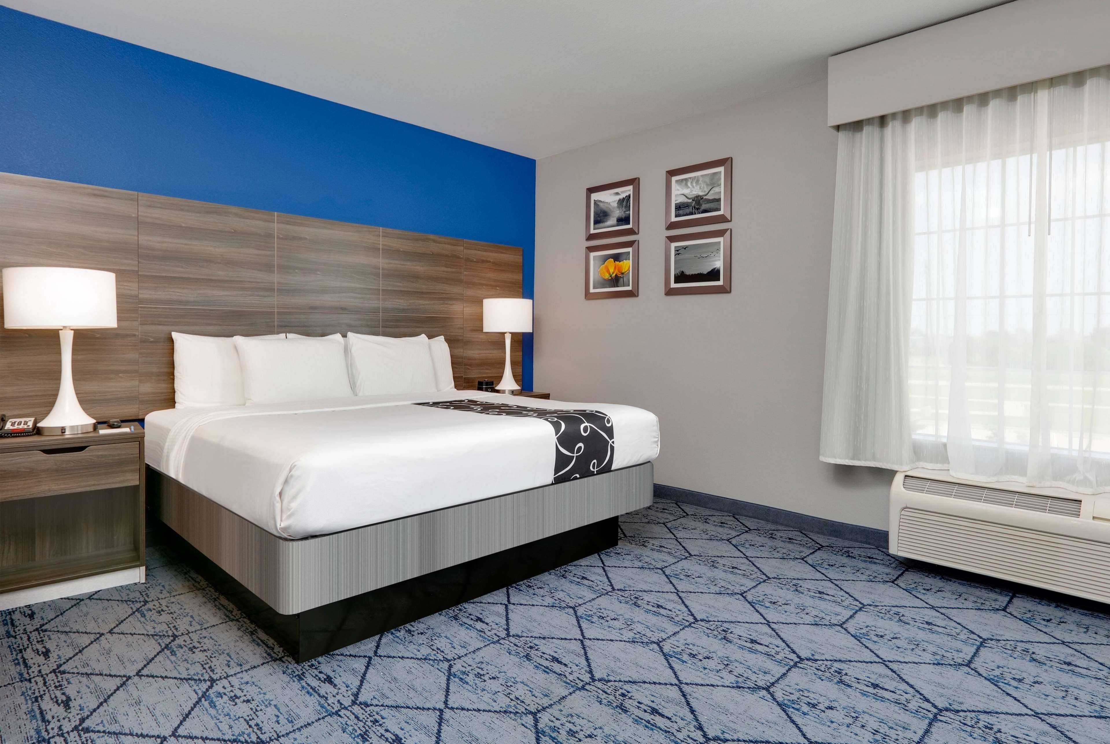 La Quinta Inn & Suites by Wyndham Denton - University Drive