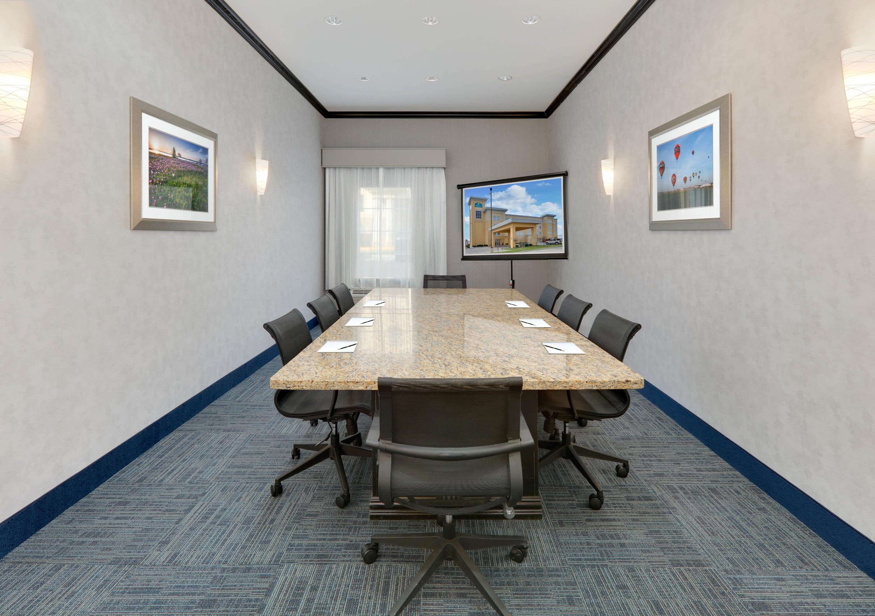 La Quinta Inn & Suites by Wyndham Denton - University Drive