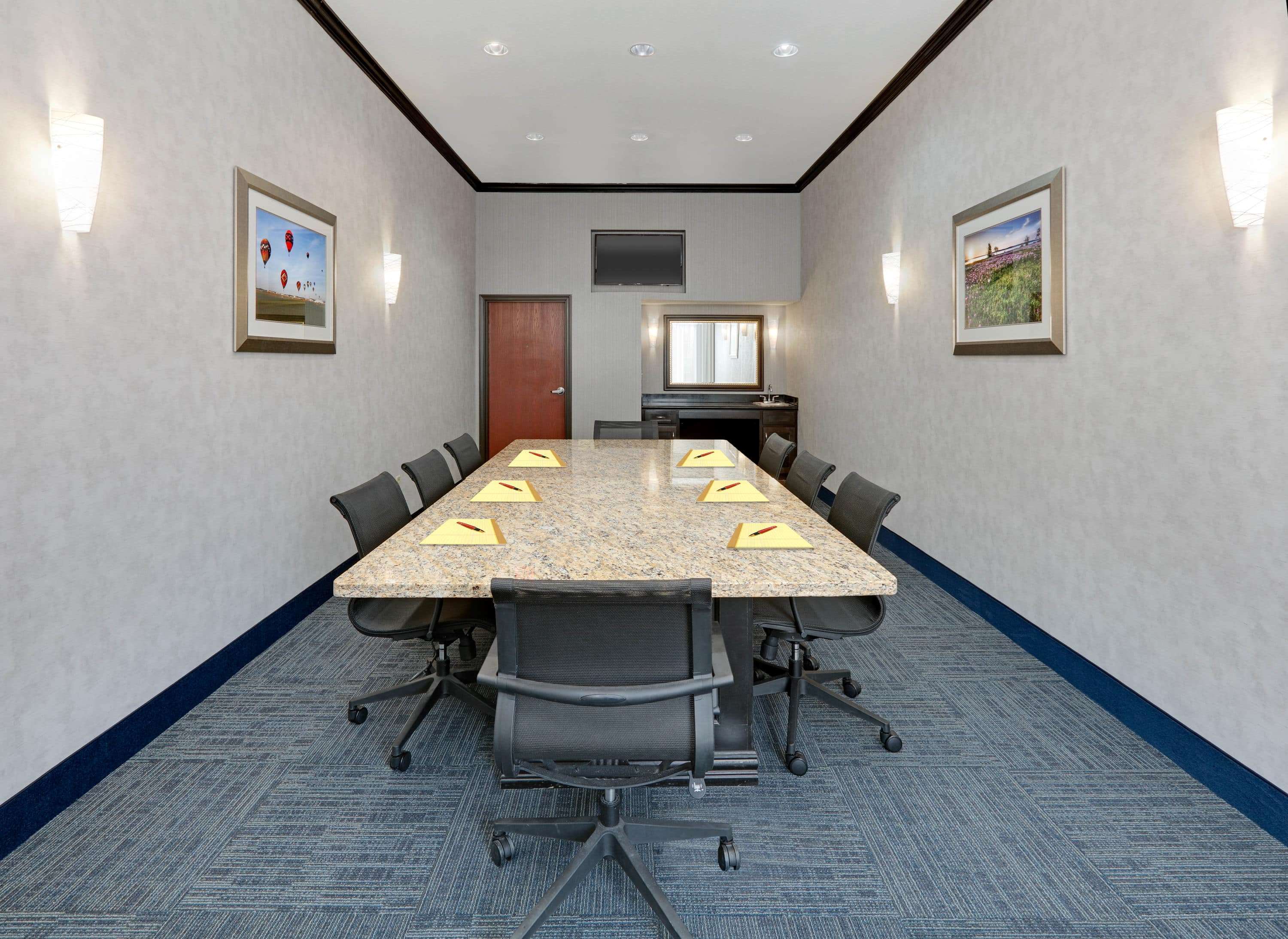 La Quinta Inn & Suites by Wyndham Denton - University Drive
