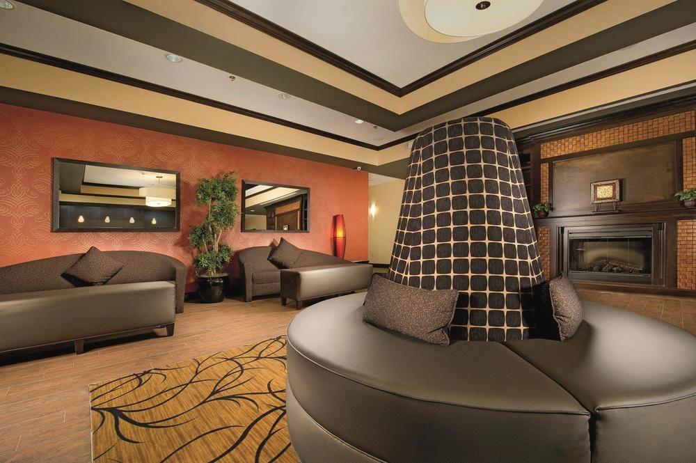 La Quinta Inn & Suites by Wyndham Denton - University Drive