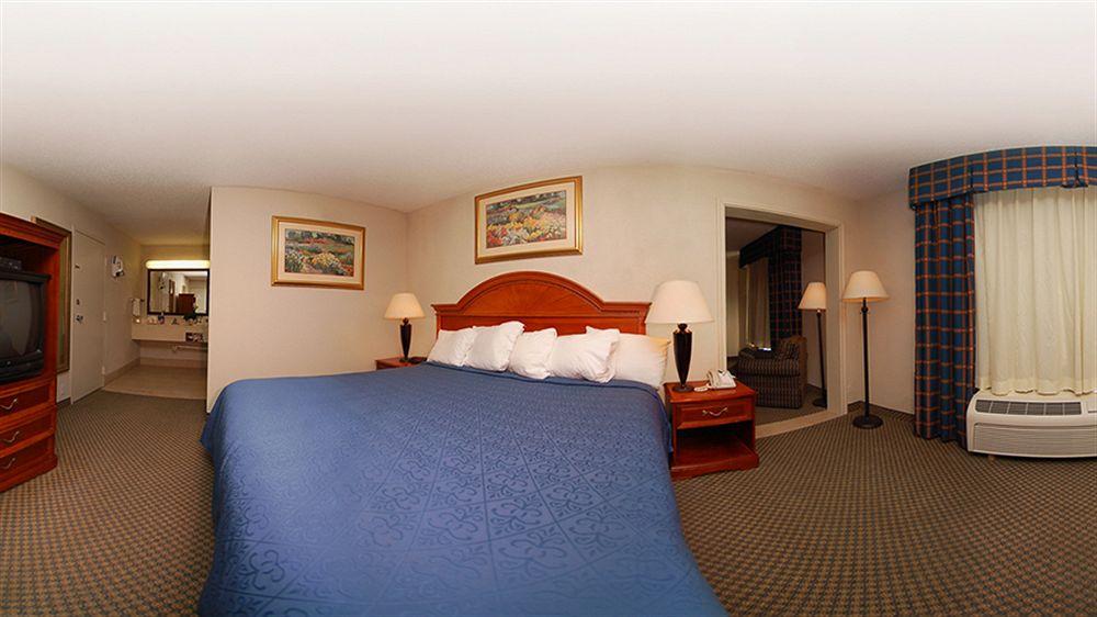 Budget Host Inn & Suites