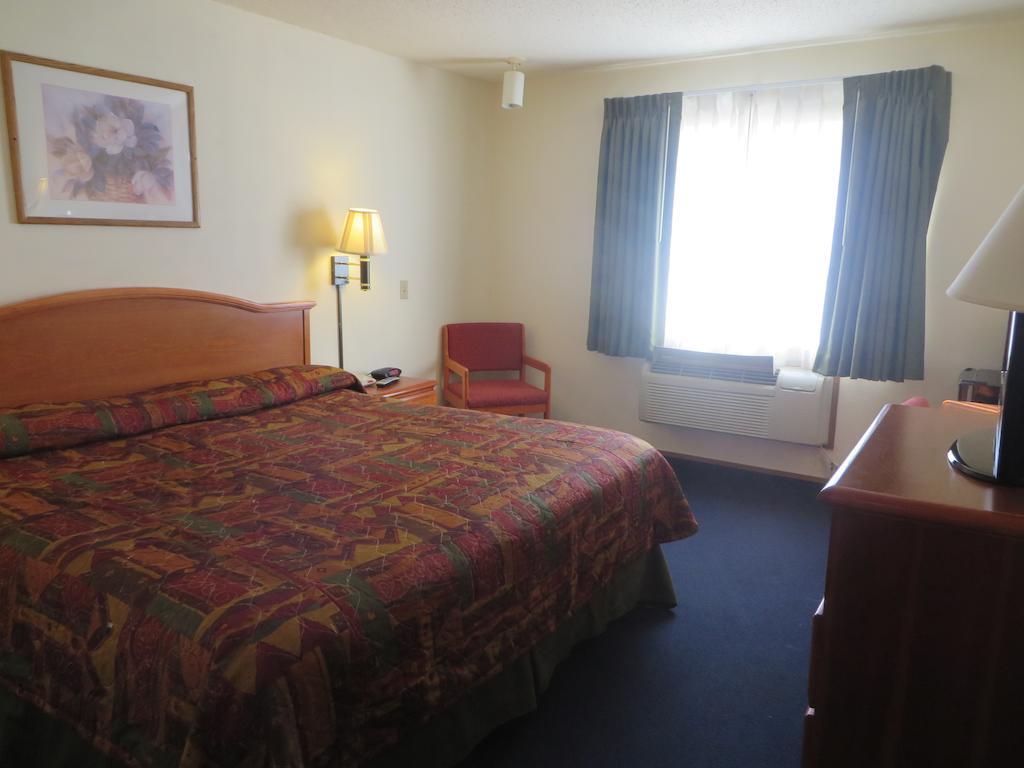 Super 8 by Wyndham Denton