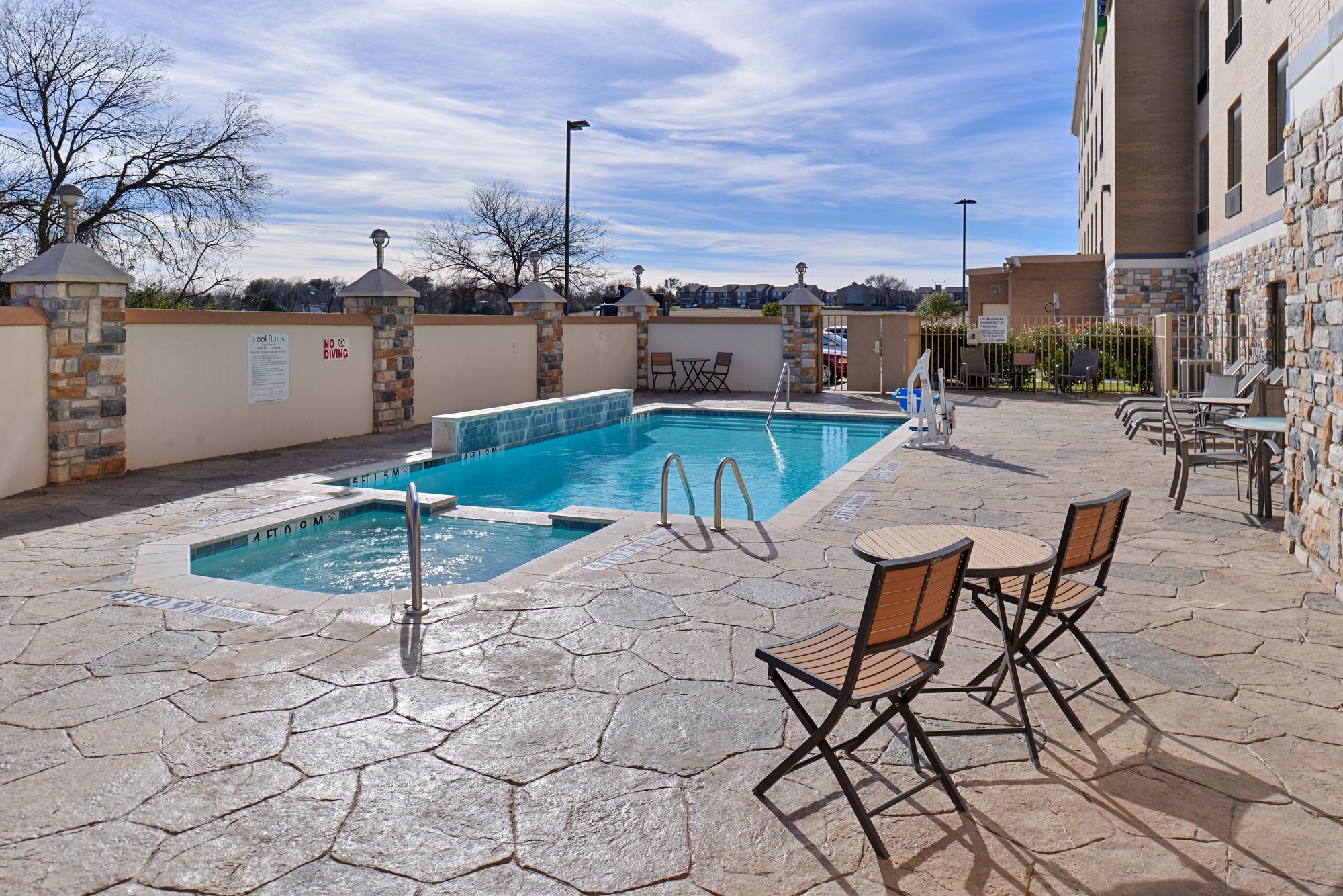 Holiday Inn Express Hotel & Suites Dallas South - Desoto