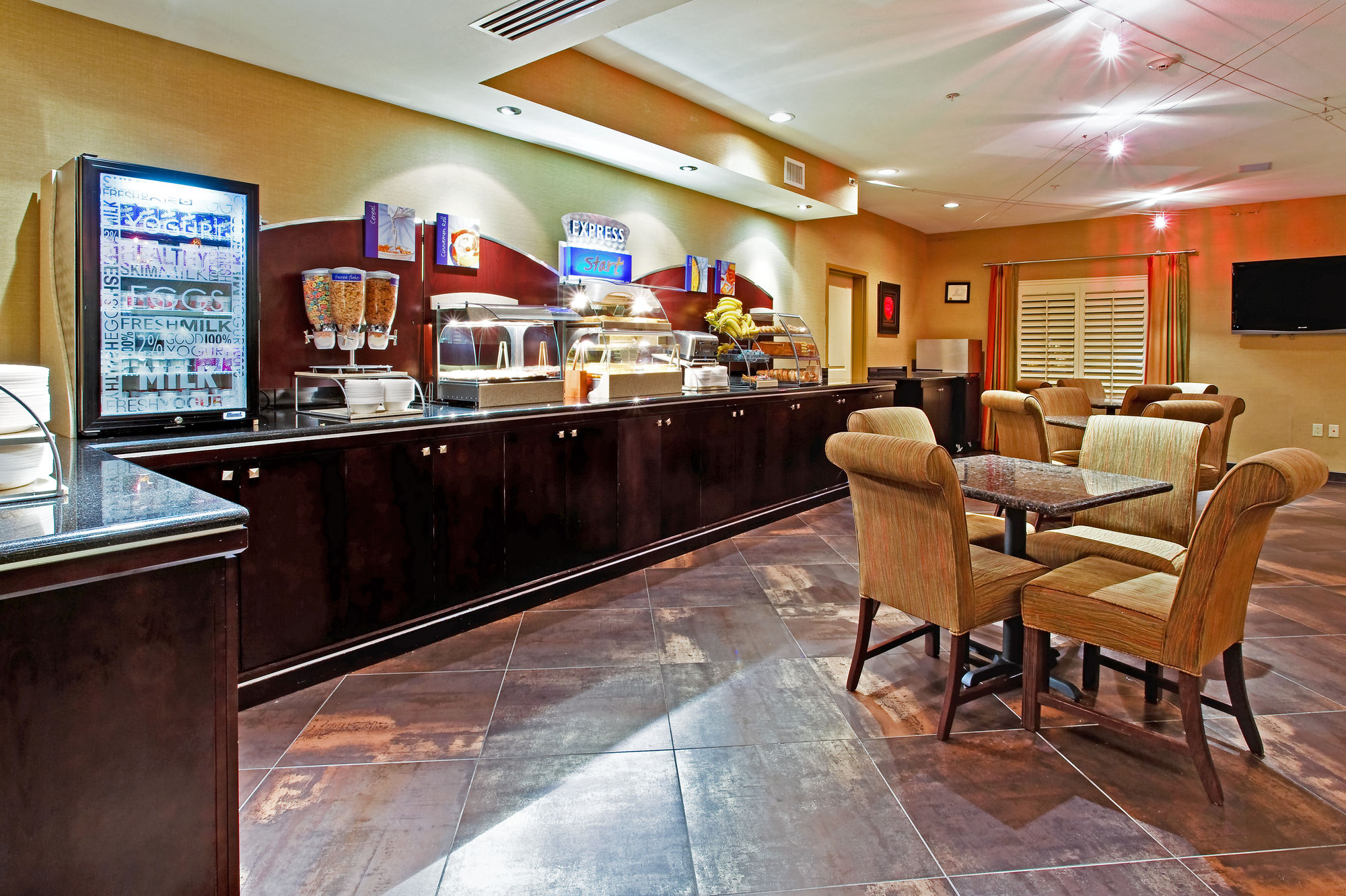 Holiday Inn Express Hotel & Suites Dallas South - Desoto