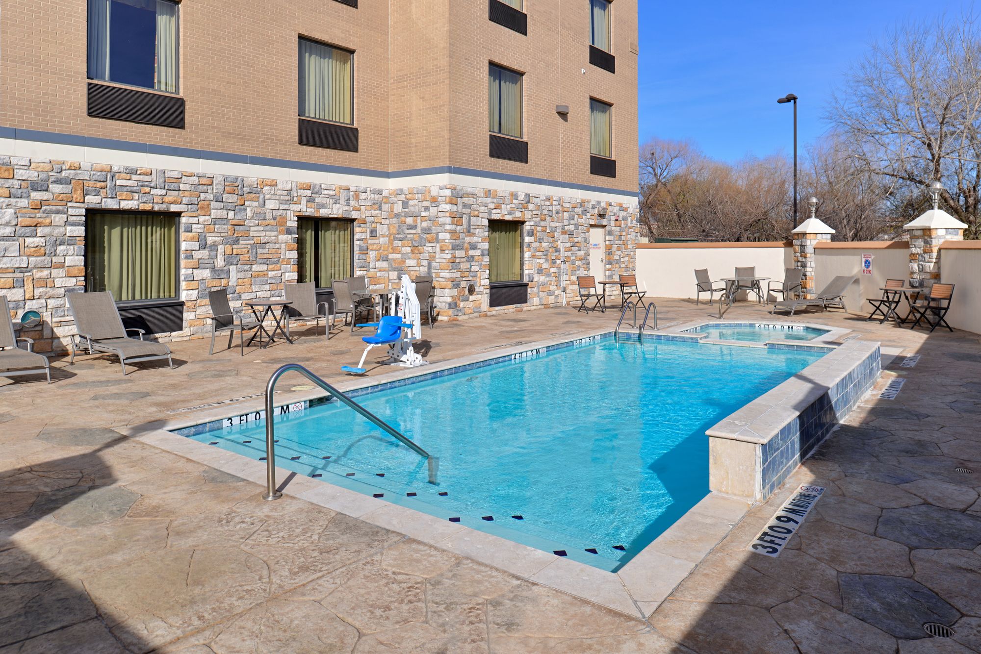 Holiday Inn Express Hotel & Suites Dallas South - Desoto