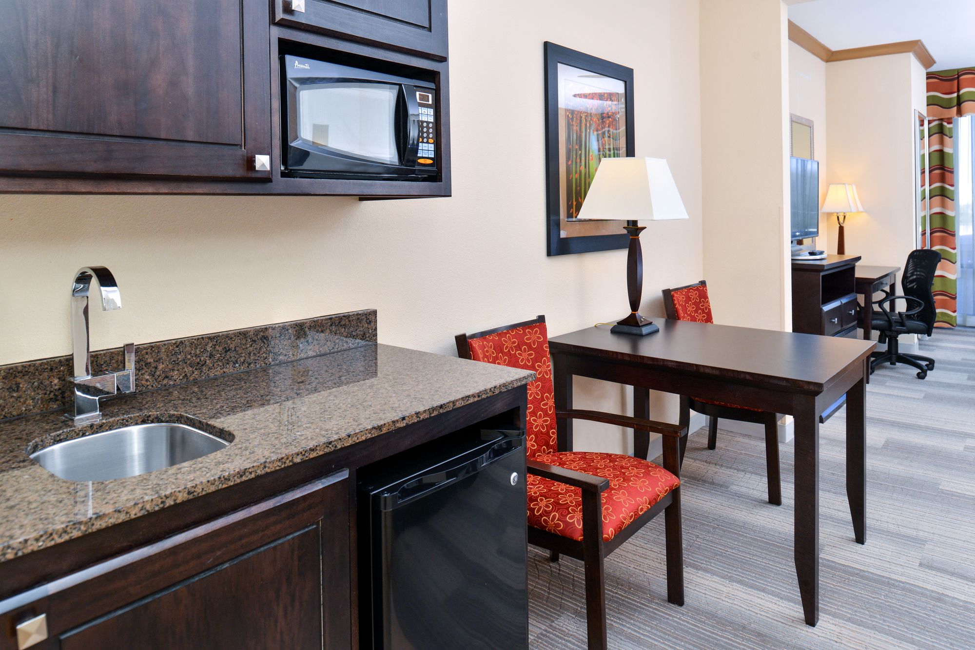 Holiday Inn Express Hotel & Suites Dallas South - Desoto