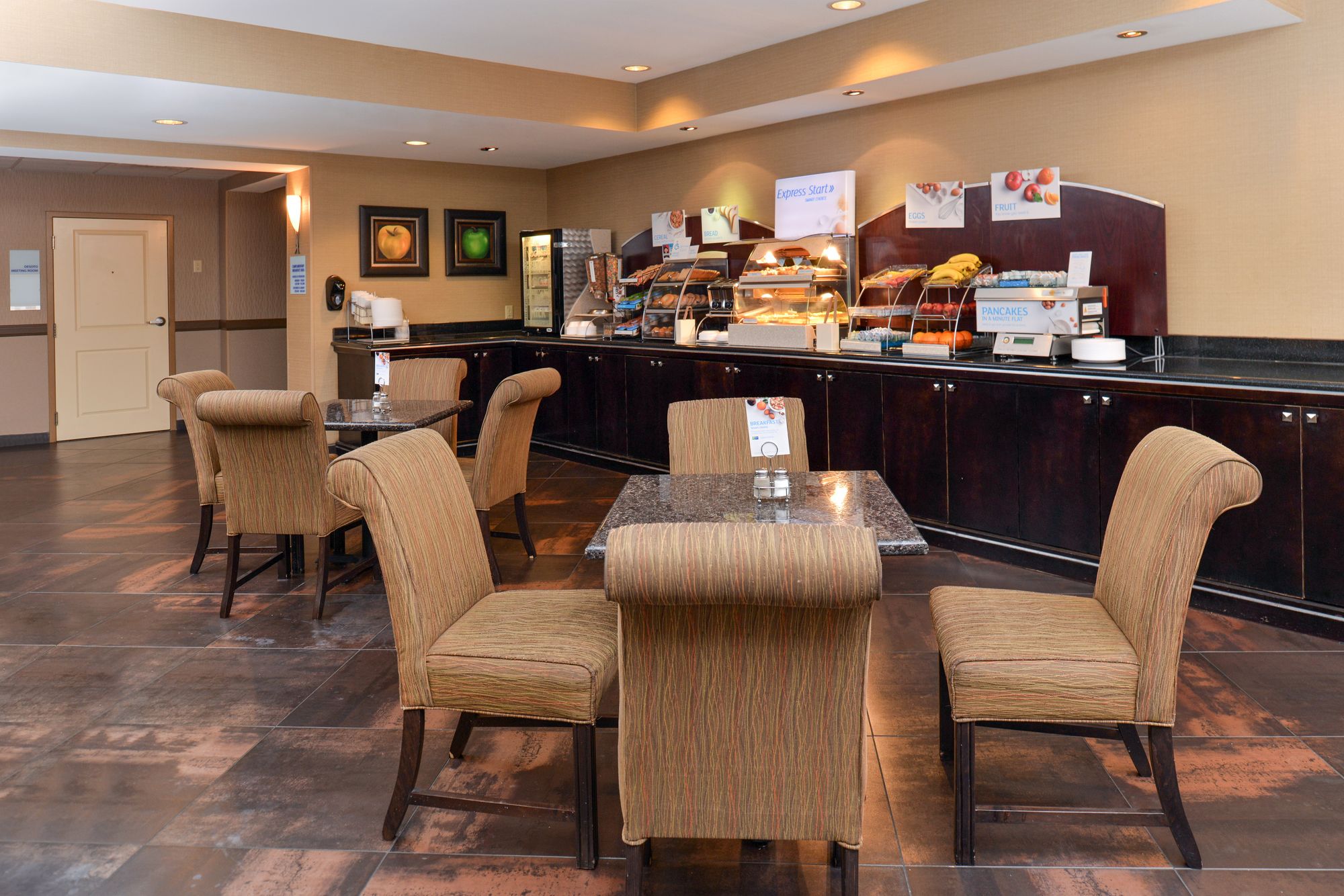 Holiday Inn Express Hotel & Suites Dallas South - Desoto