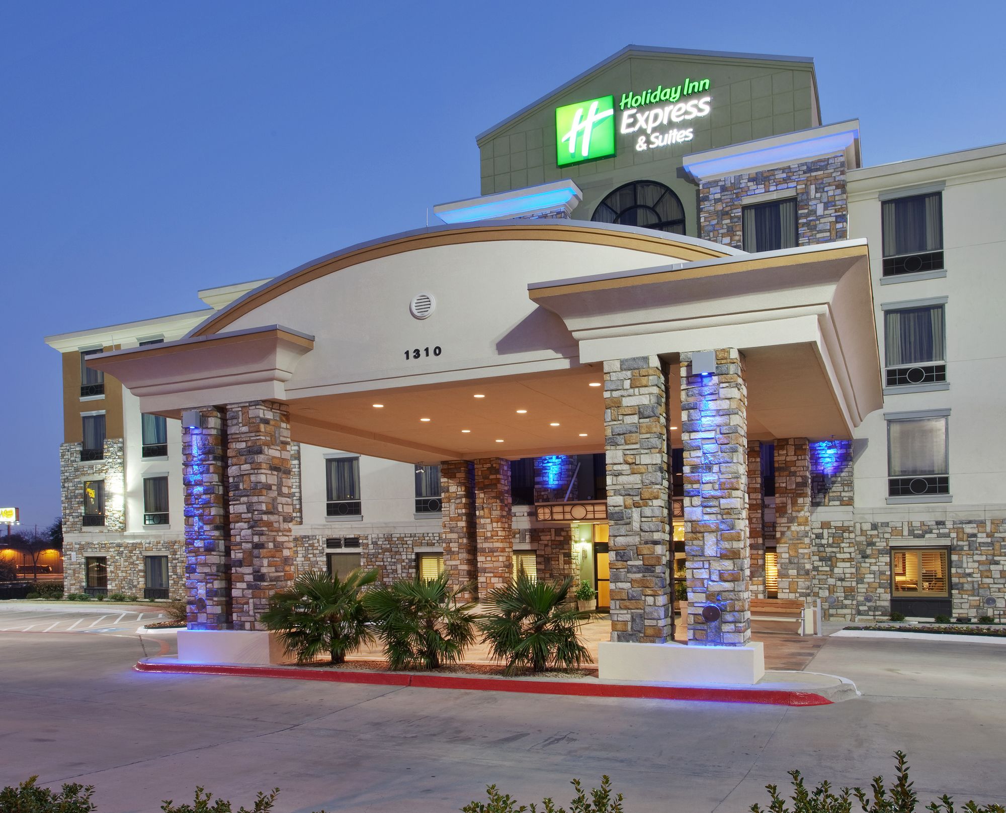 Holiday Inn Express Hotel & Suites Dallas South - Desoto