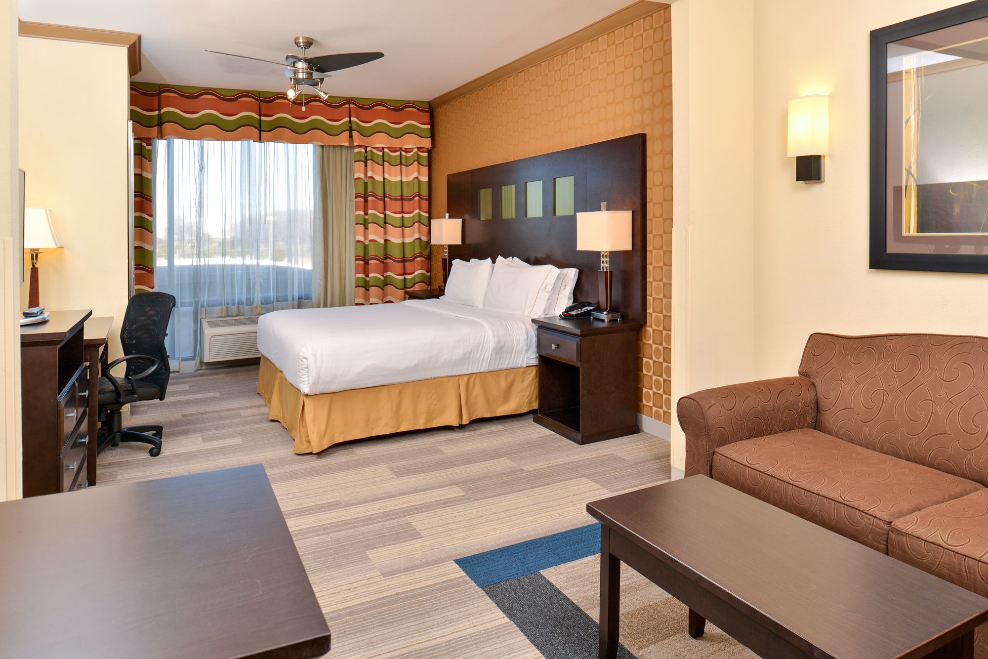 Holiday Inn Express Hotel & Suites Dallas South - Desoto