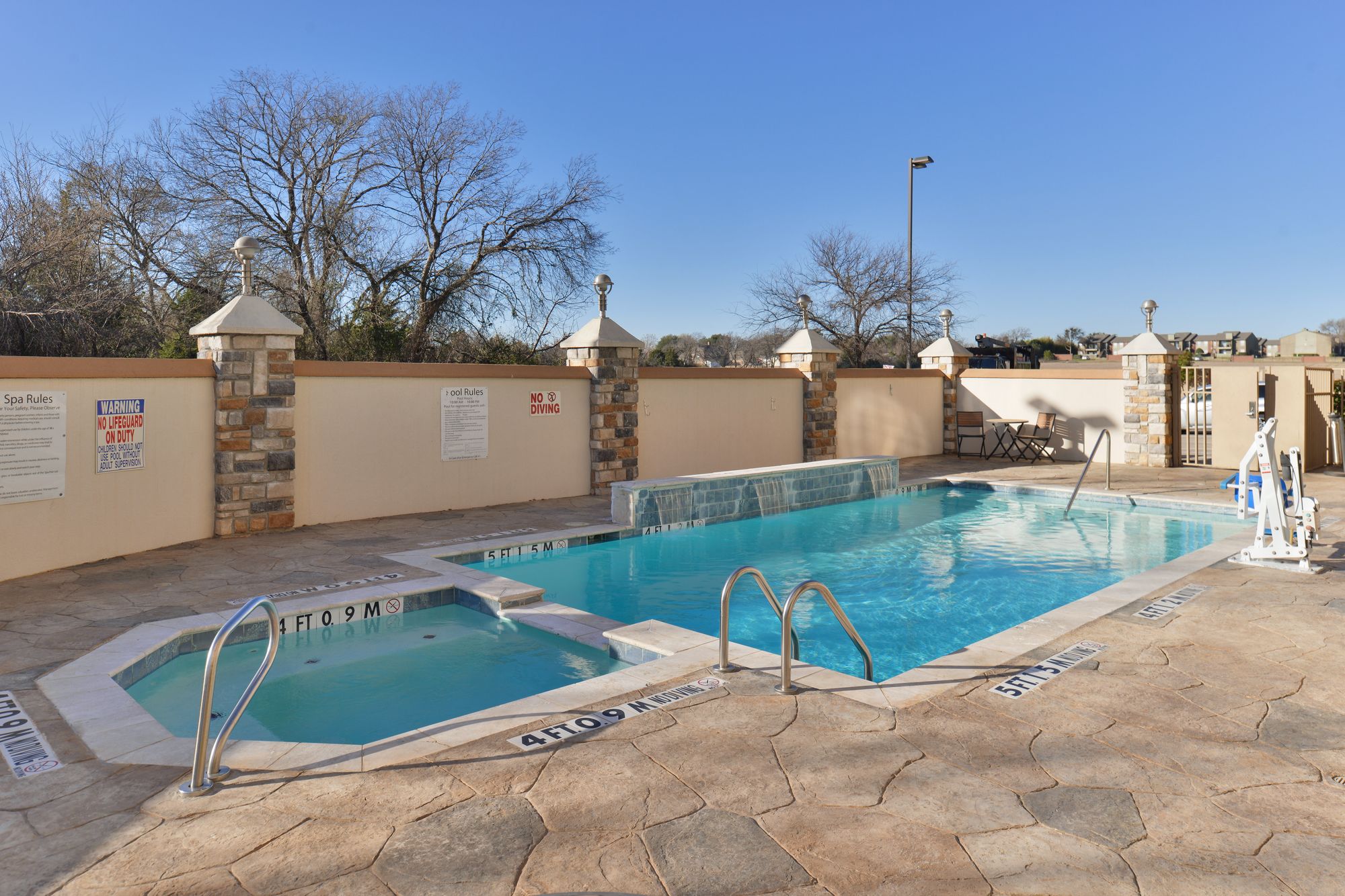 Holiday Inn Express Hotel & Suites Dallas South - Desoto