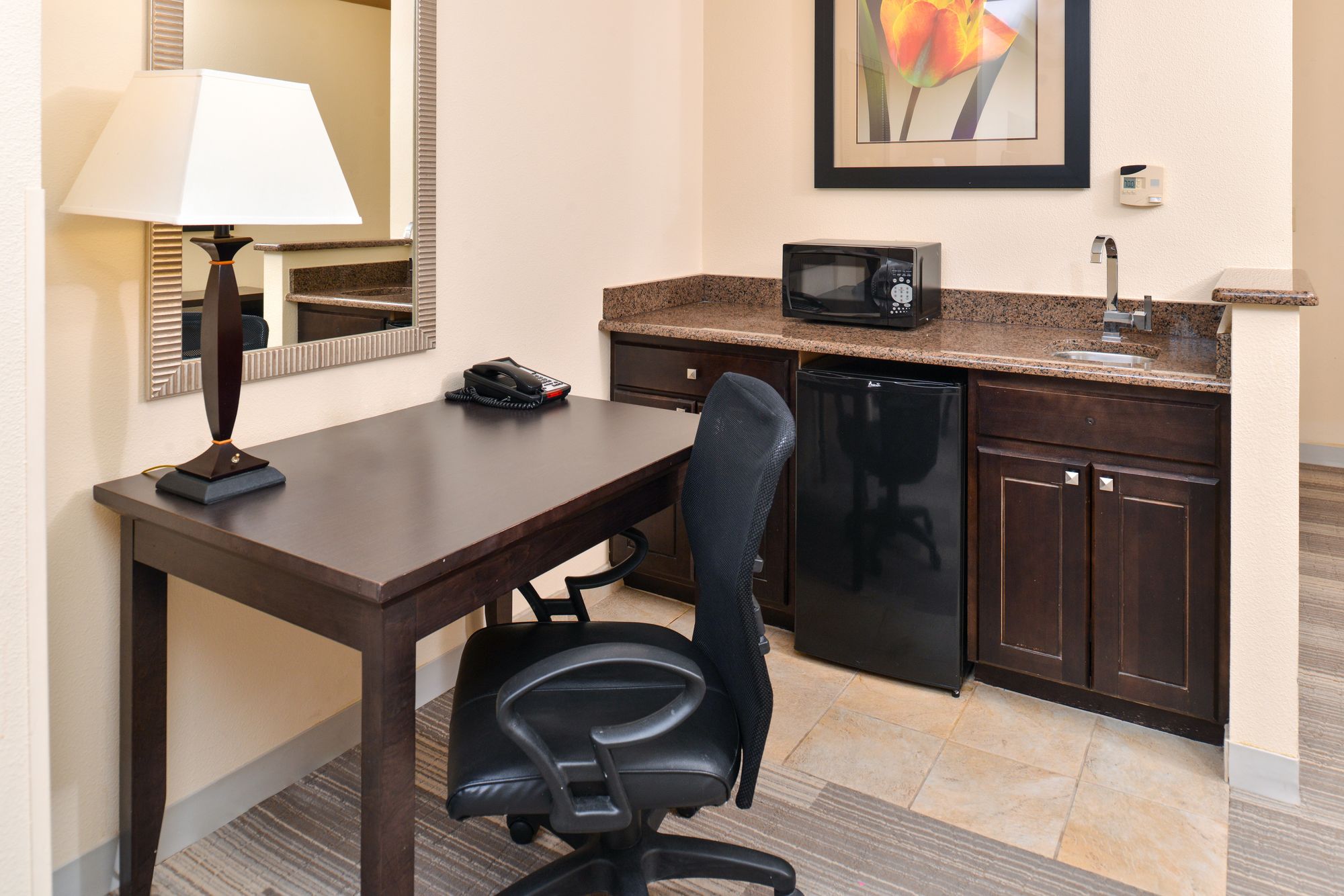 Holiday Inn Express Hotel & Suites Dallas South - Desoto