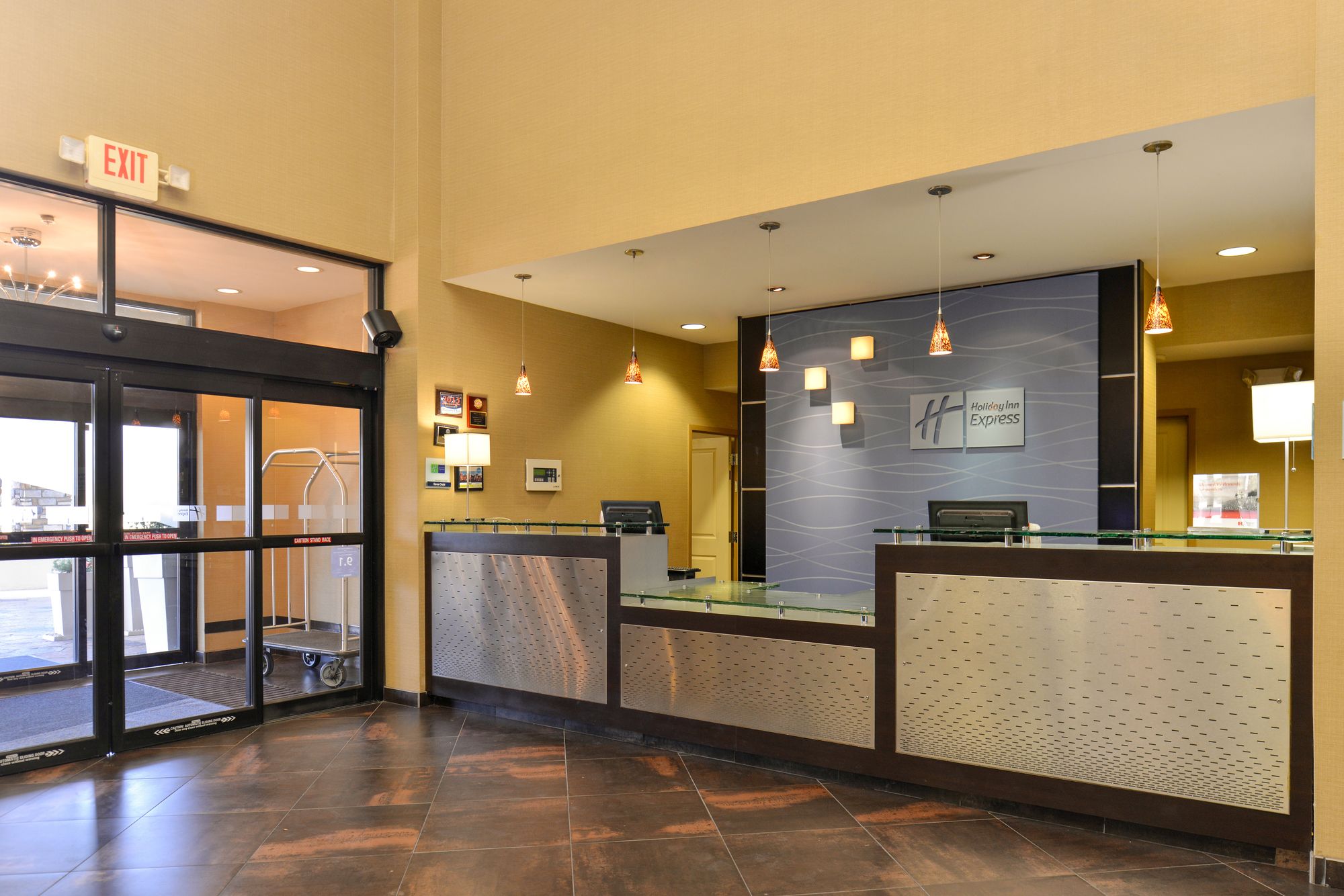 Holiday Inn Express Hotel & Suites Dallas South - Desoto