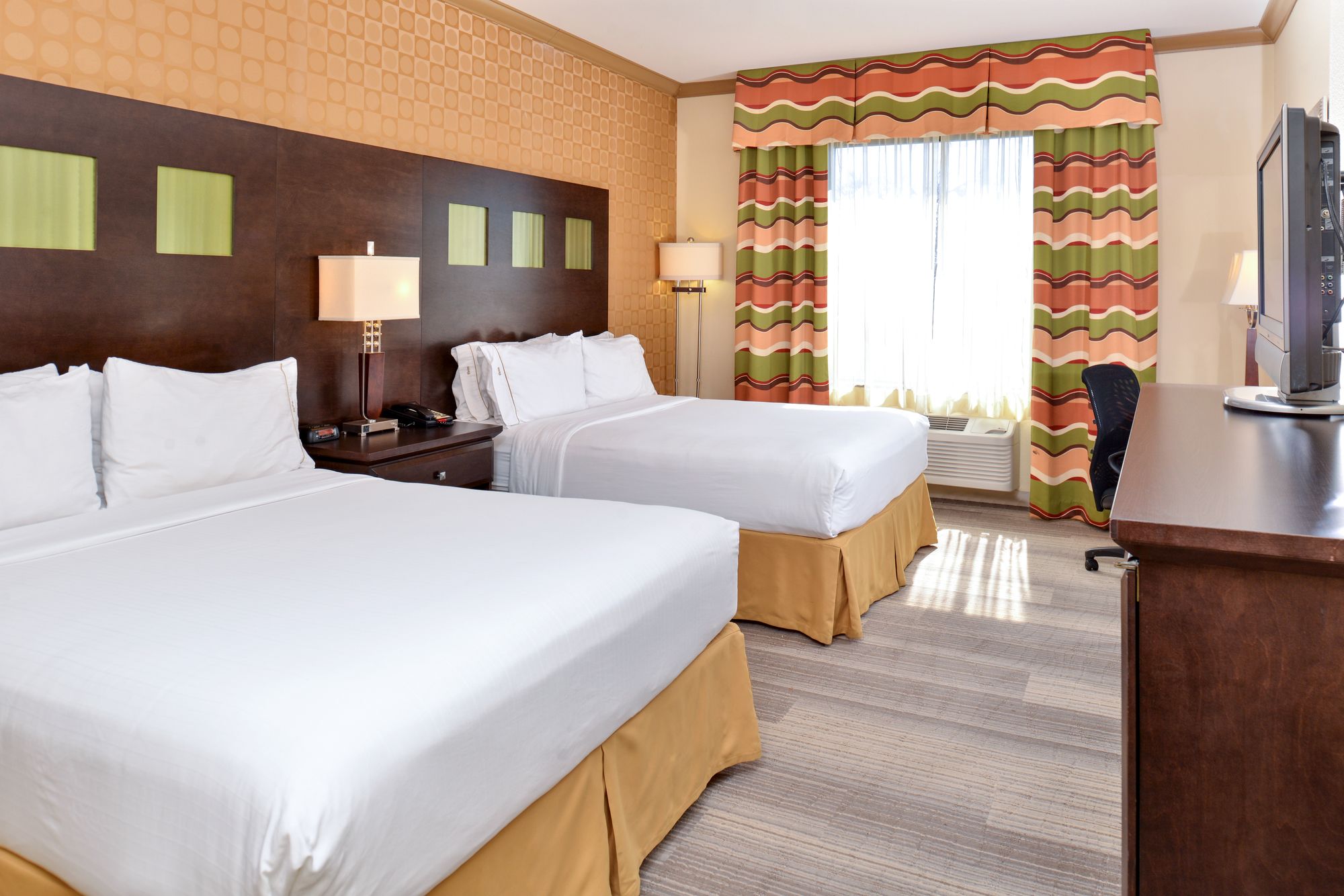 Holiday Inn Express Hotel & Suites Dallas South - Desoto