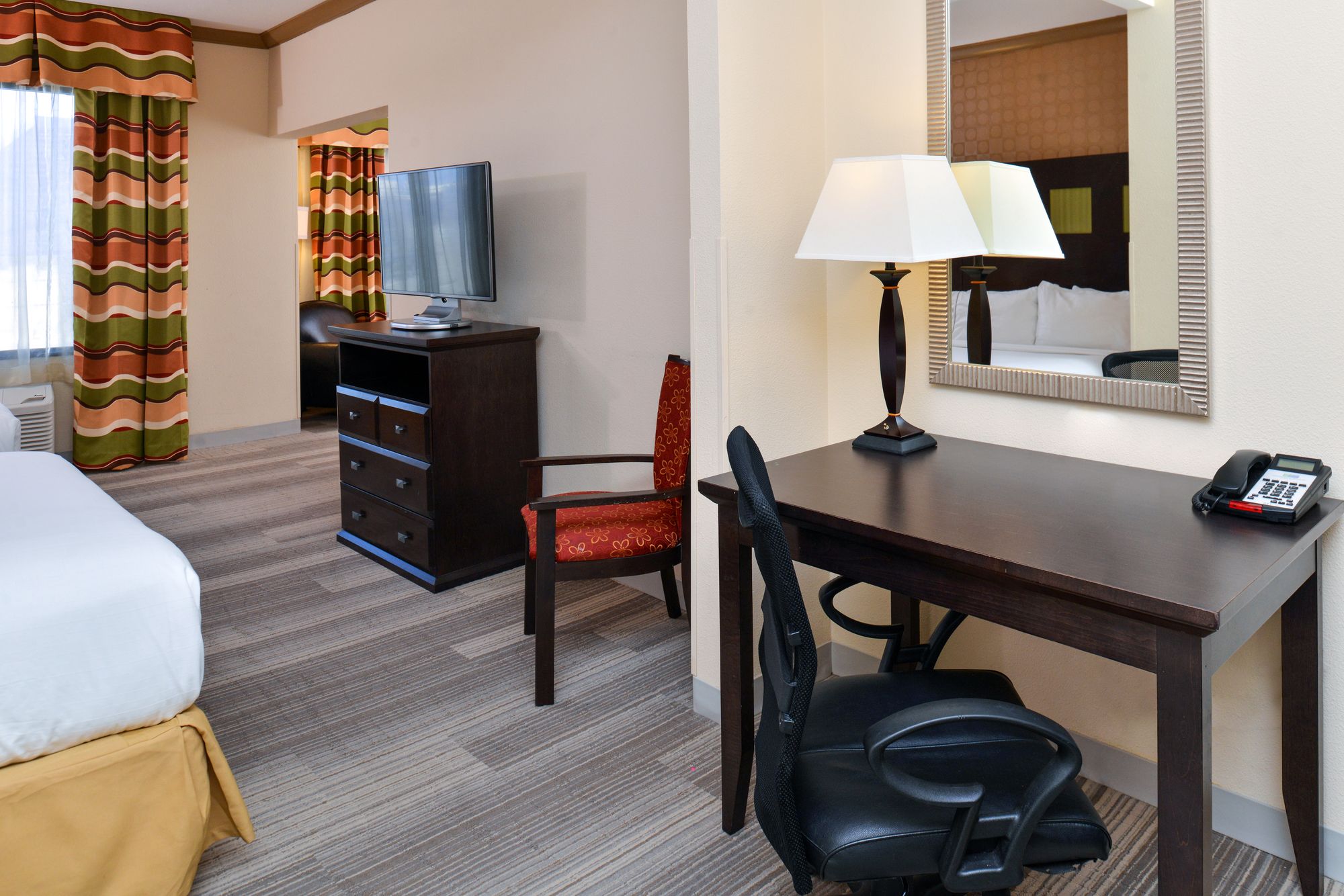 Holiday Inn Express Hotel & Suites Dallas South - Desoto