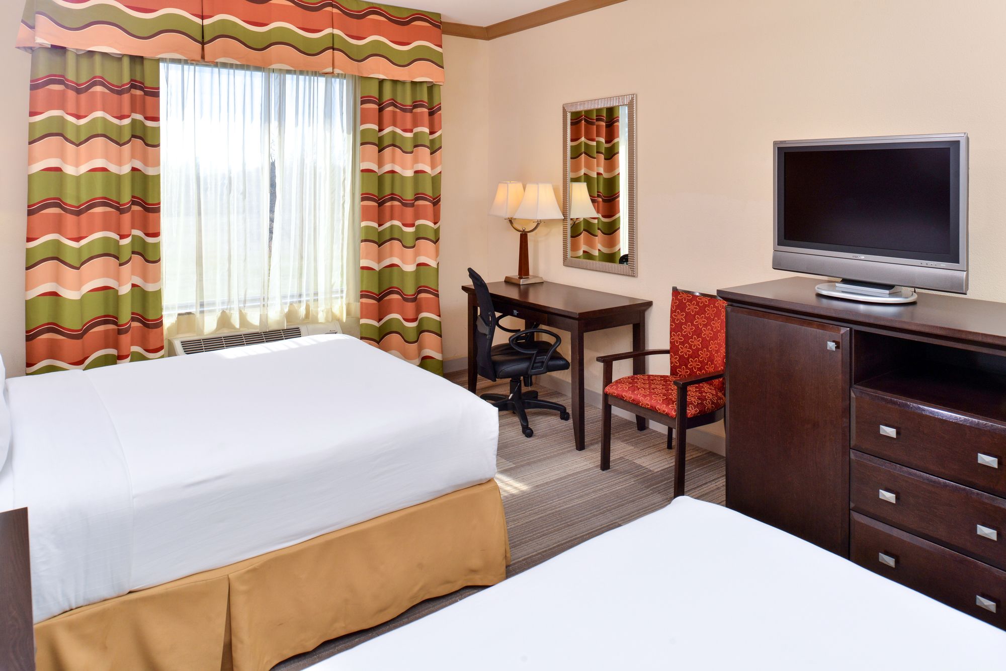 Holiday Inn Express Hotel & Suites Dallas South - Desoto