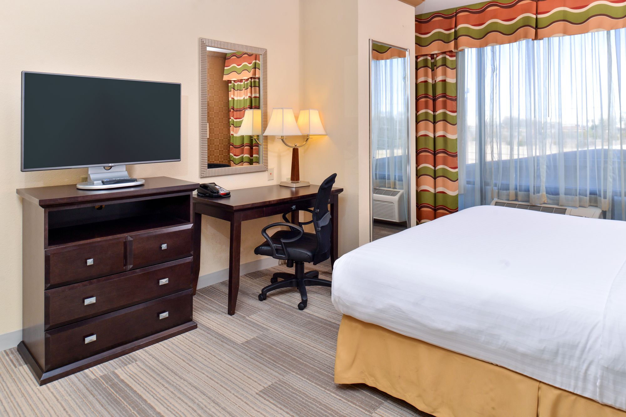 Holiday Inn Express Hotel & Suites Dallas South - Desoto