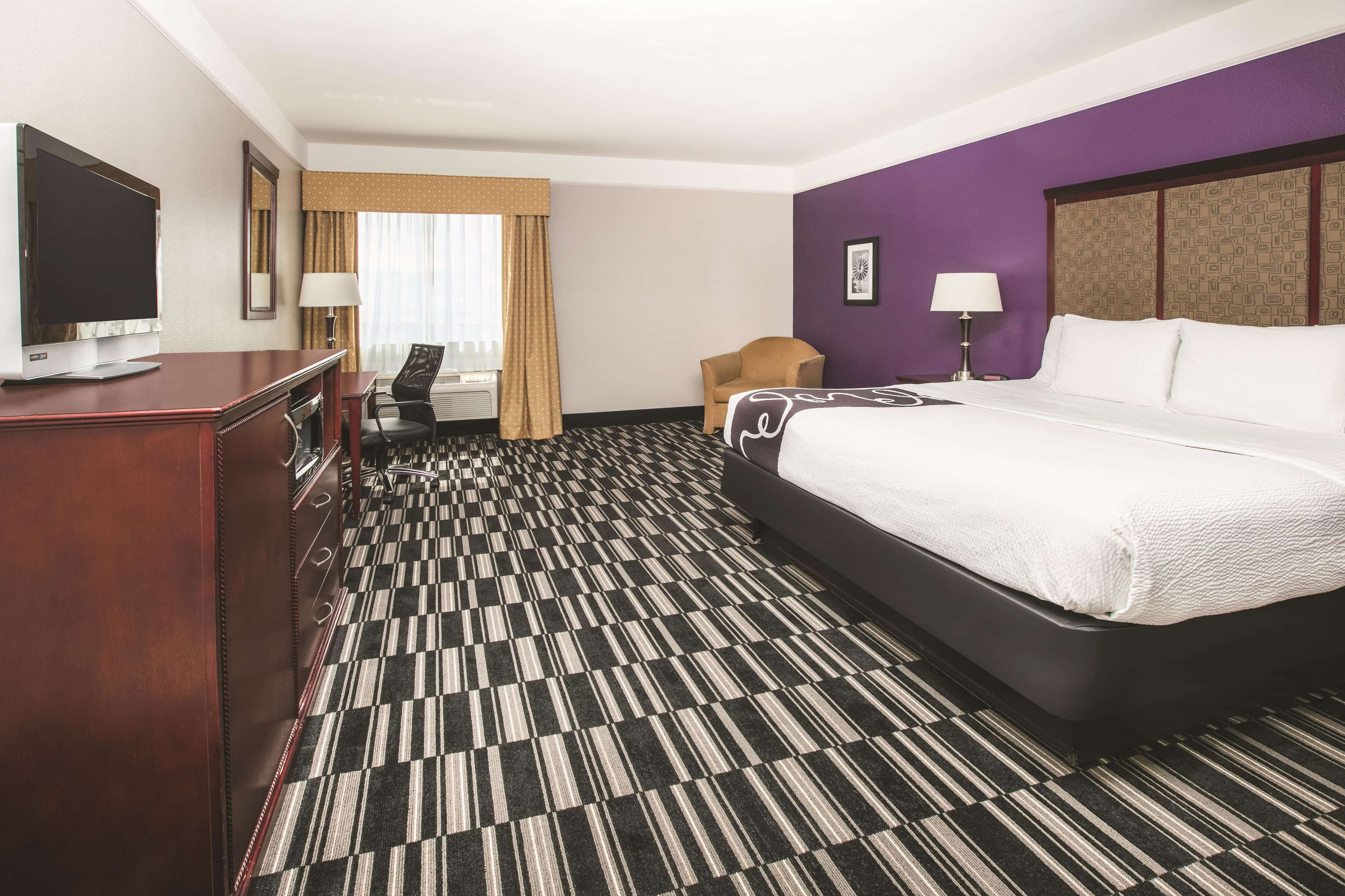 La Quinta Inn & Suites by Wyndham Dallas South-DeSoto