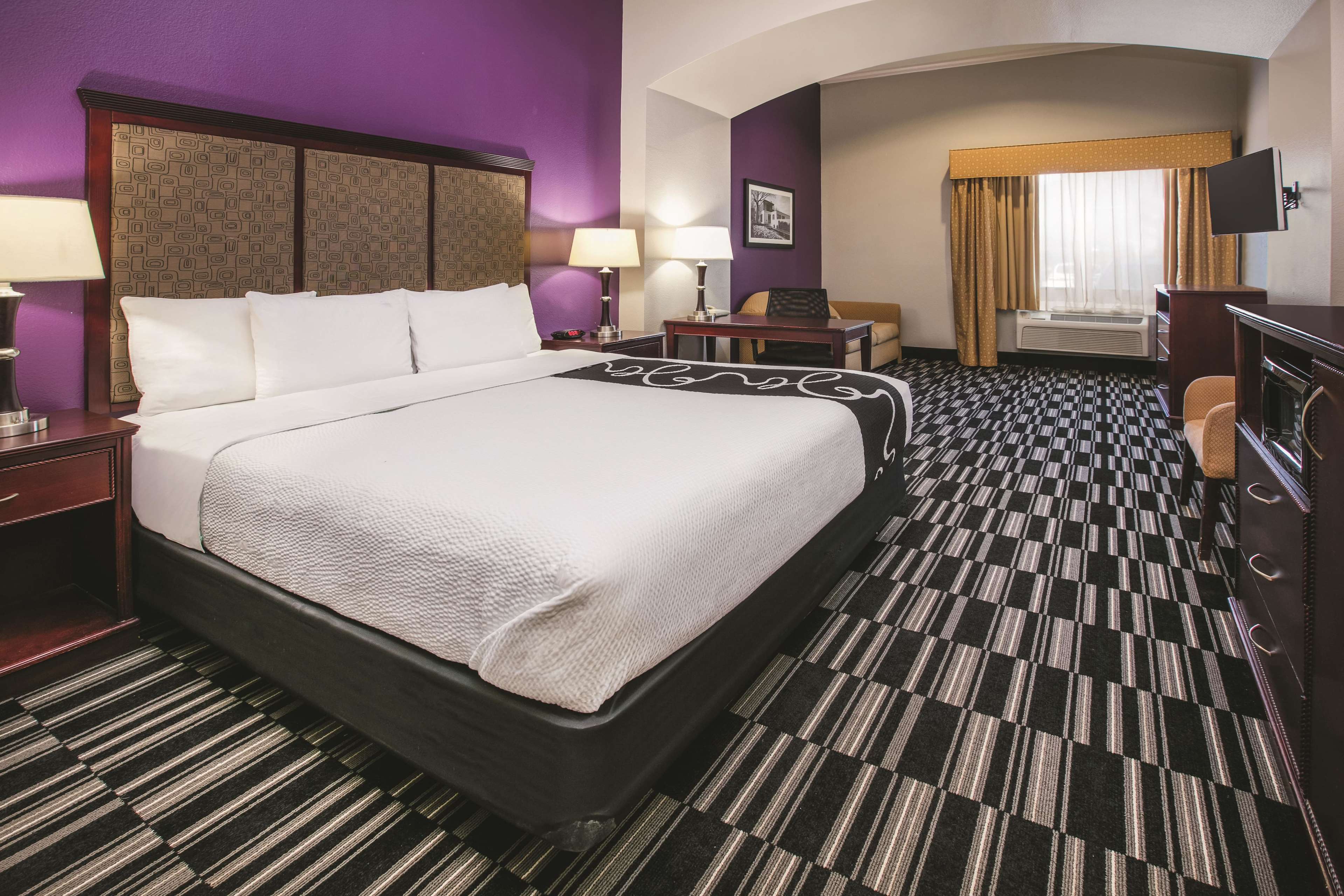 La Quinta Inn & Suites by Wyndham Dallas South-DeSoto