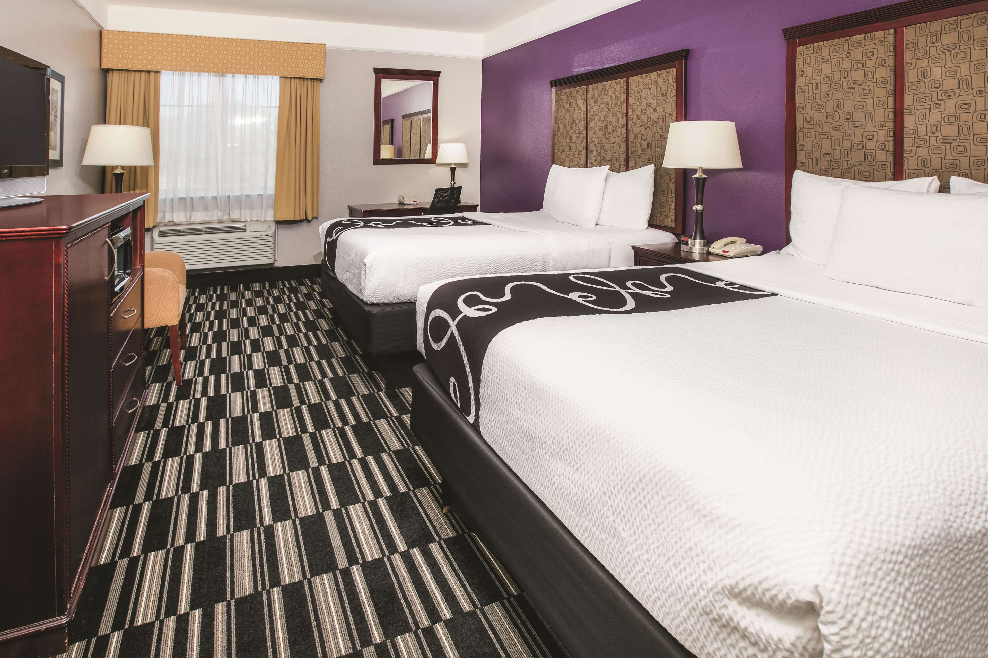 La Quinta Inn & Suites by Wyndham Dallas South-DeSoto
