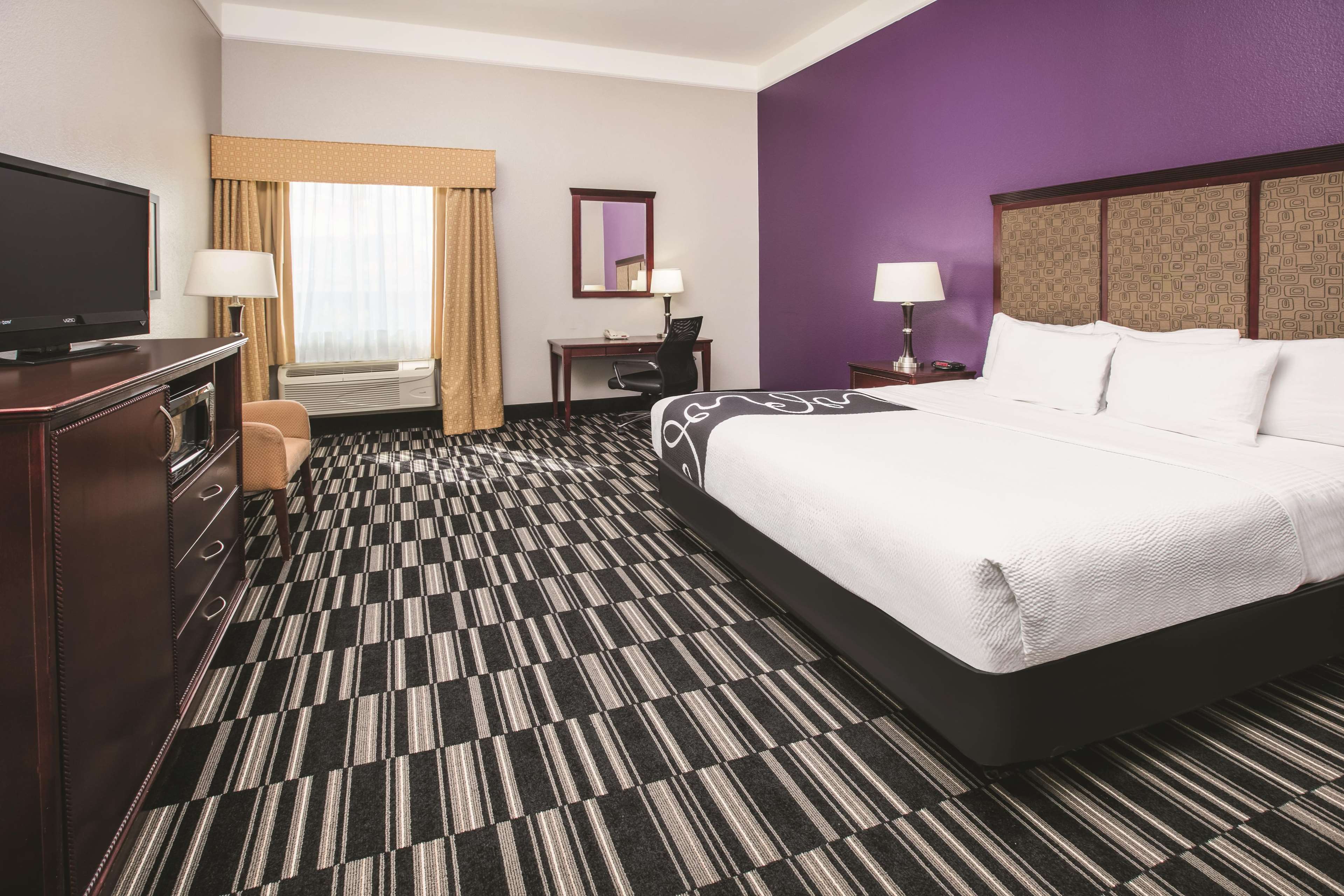 La Quinta Inn & Suites by Wyndham Dallas South-DeSoto