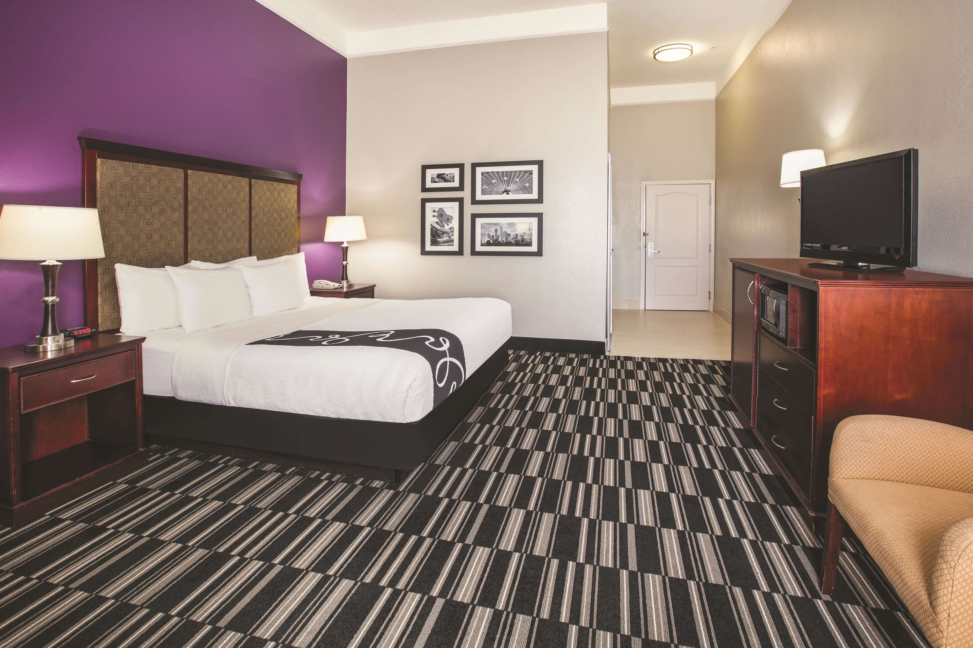 La Quinta Inn & Suites by Wyndham Dallas South-DeSoto