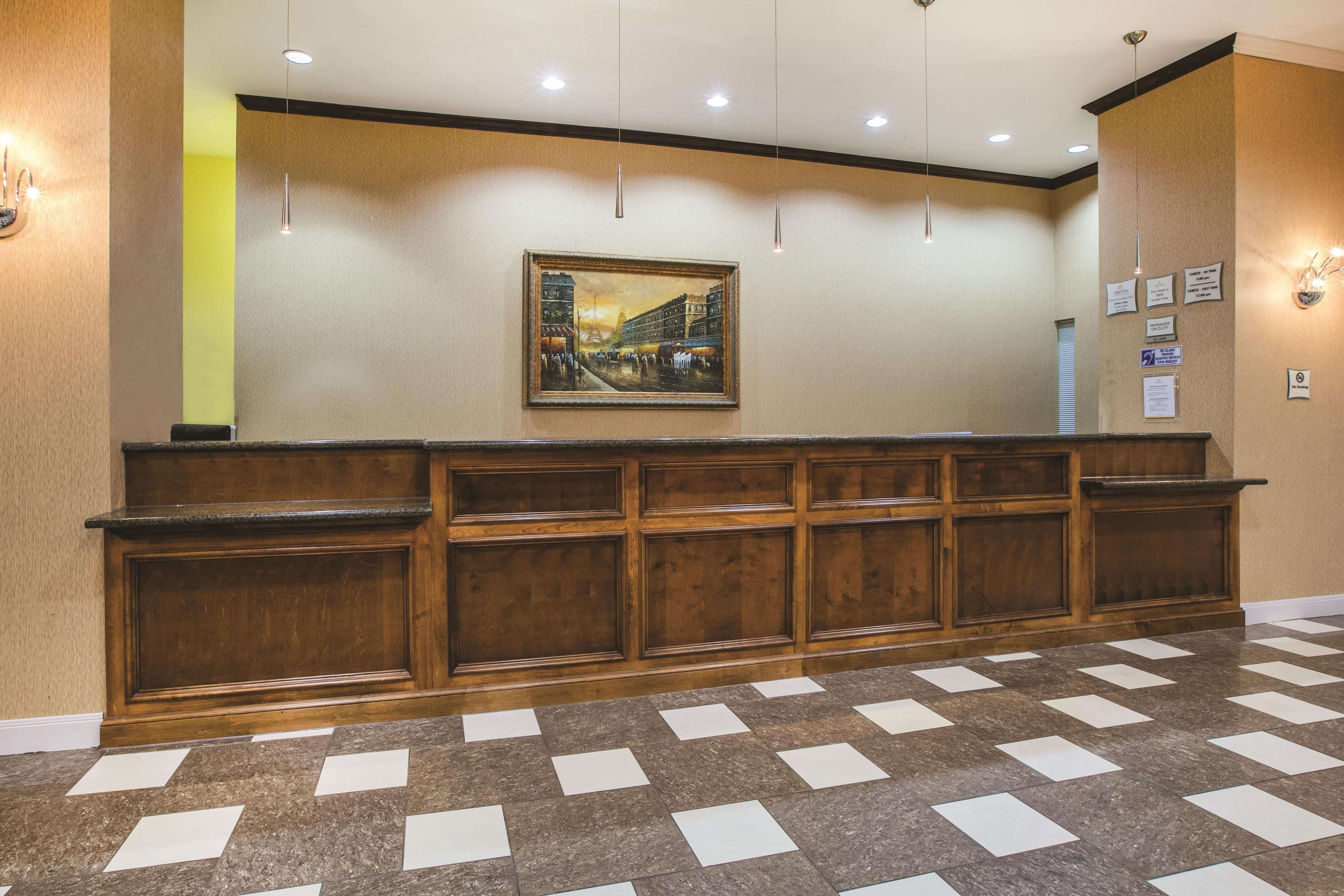 La Quinta Inn & Suites by Wyndham Dallas South-DeSoto