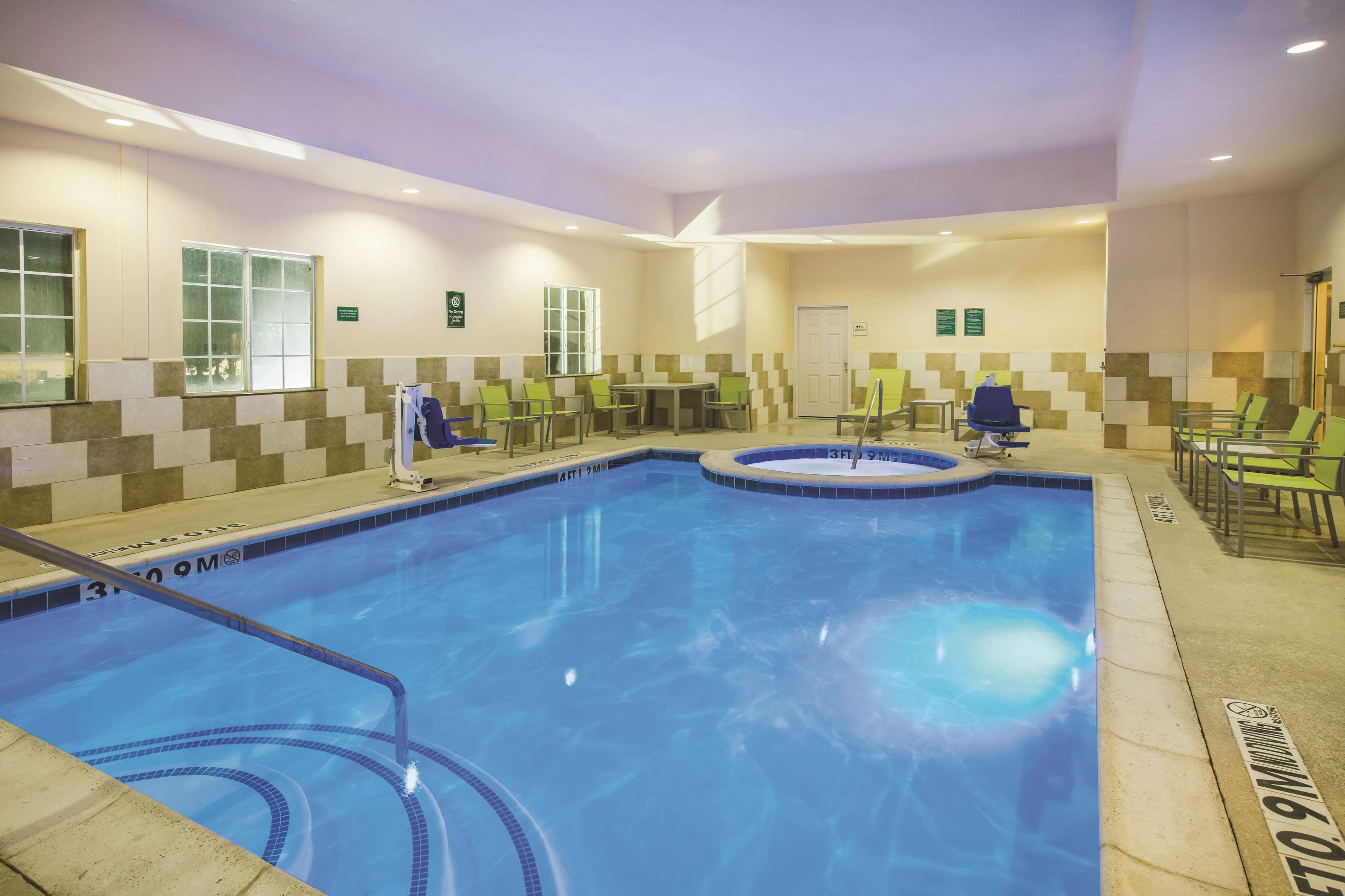 La Quinta Inn & Suites by Wyndham Dallas South-DeSoto