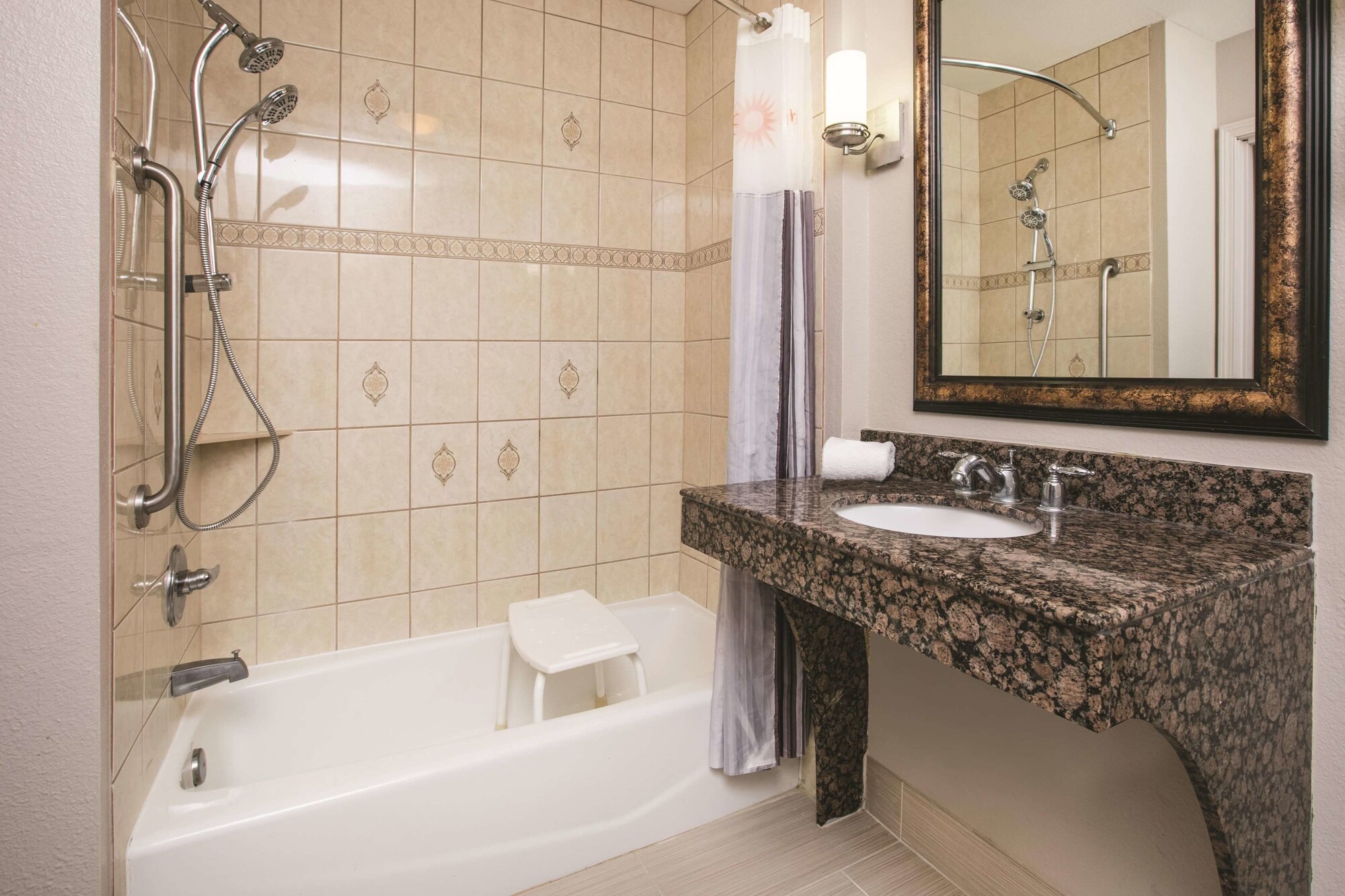 La Quinta Inn & Suites by Wyndham Dallas South-DeSoto