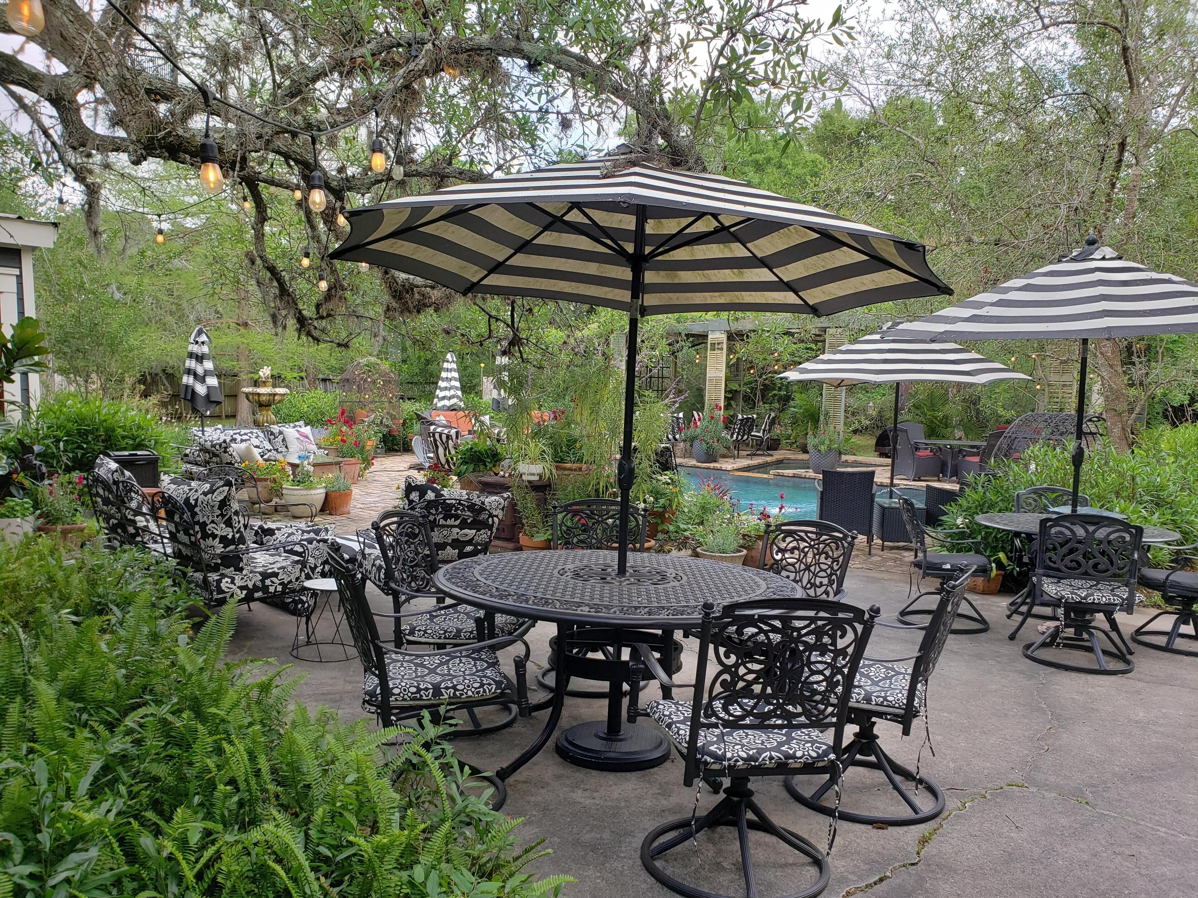 Cedar Oaks Inn