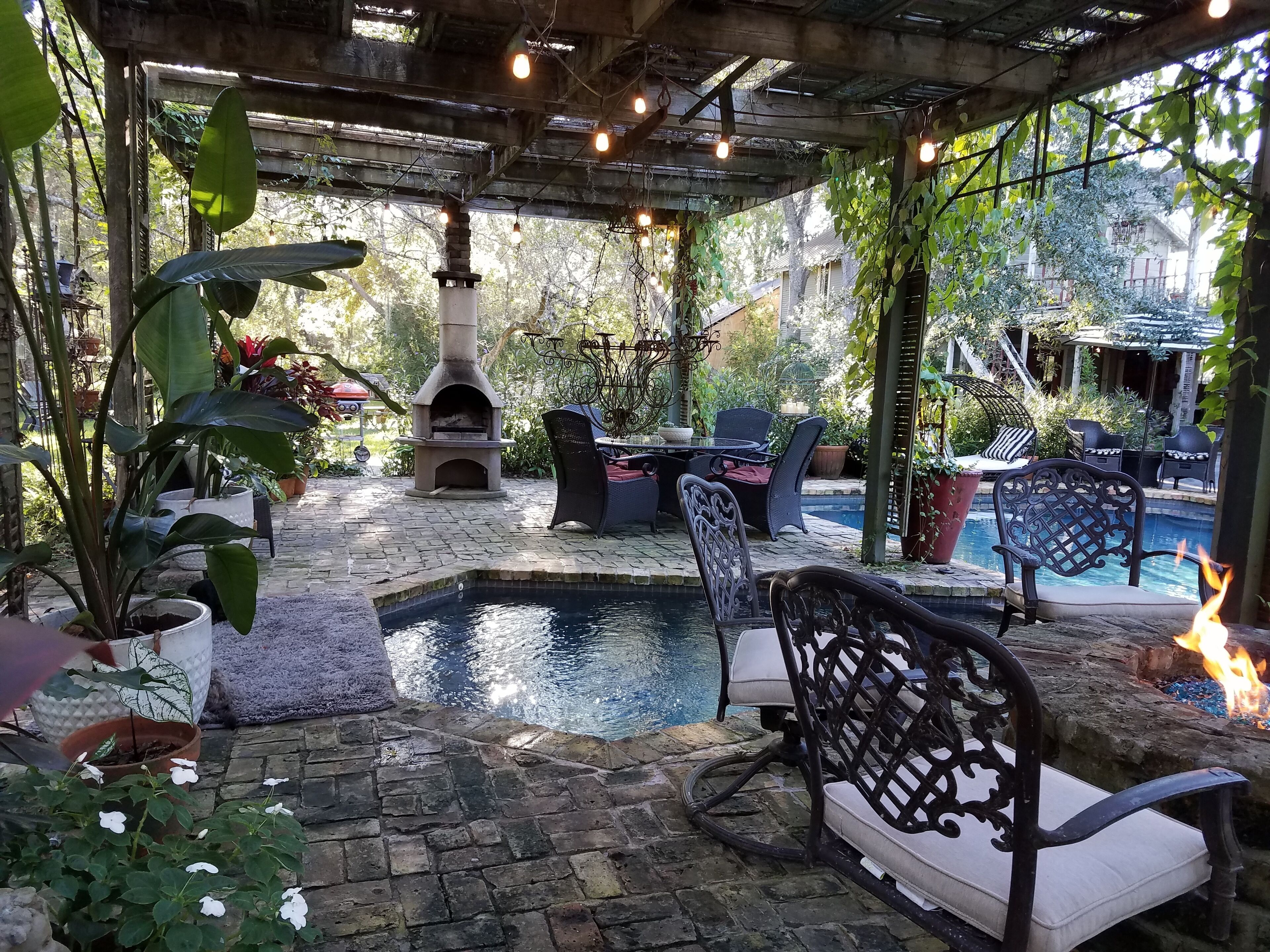 Cedar Oaks Inn