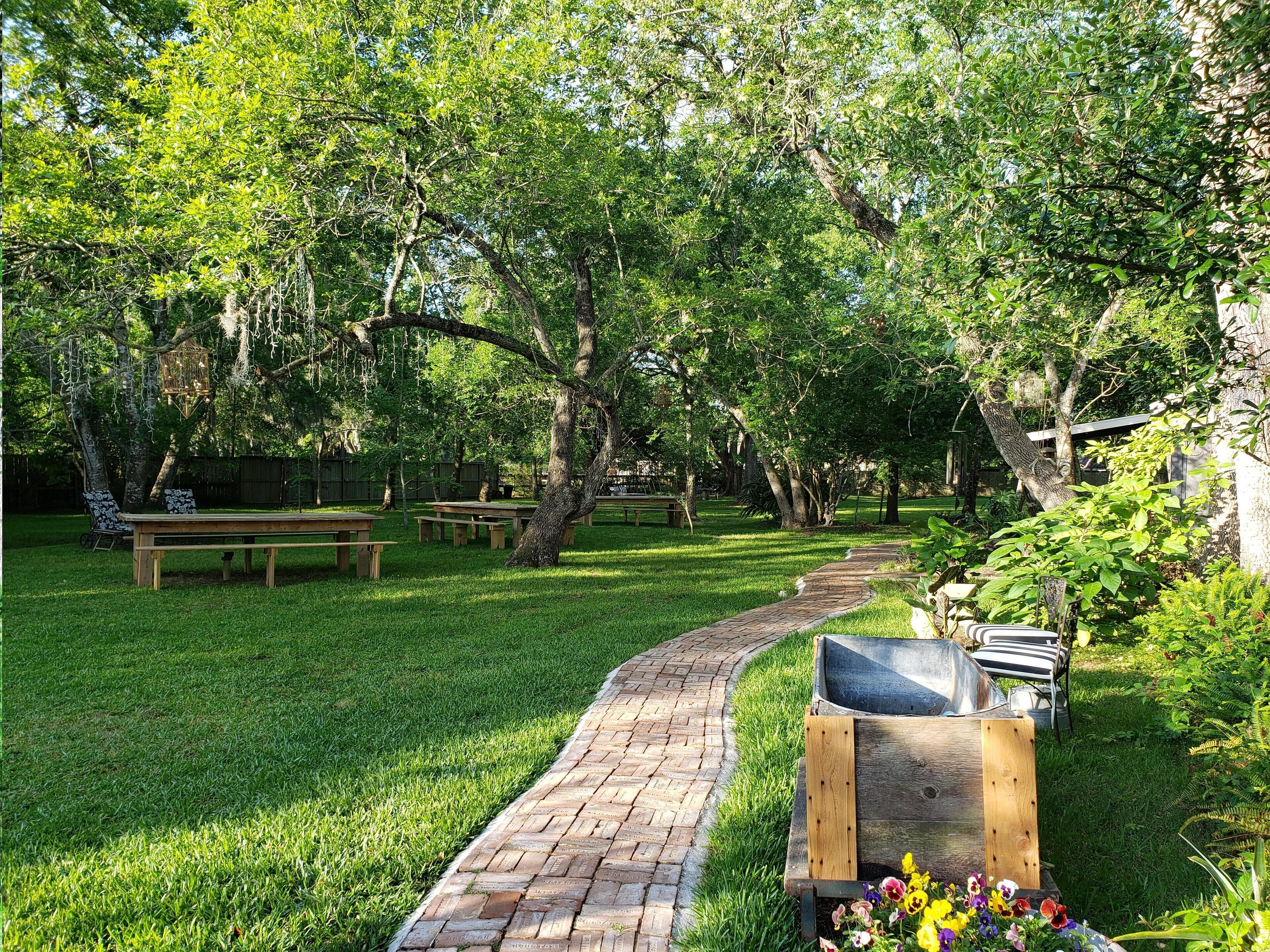 Cedar Oaks Inn