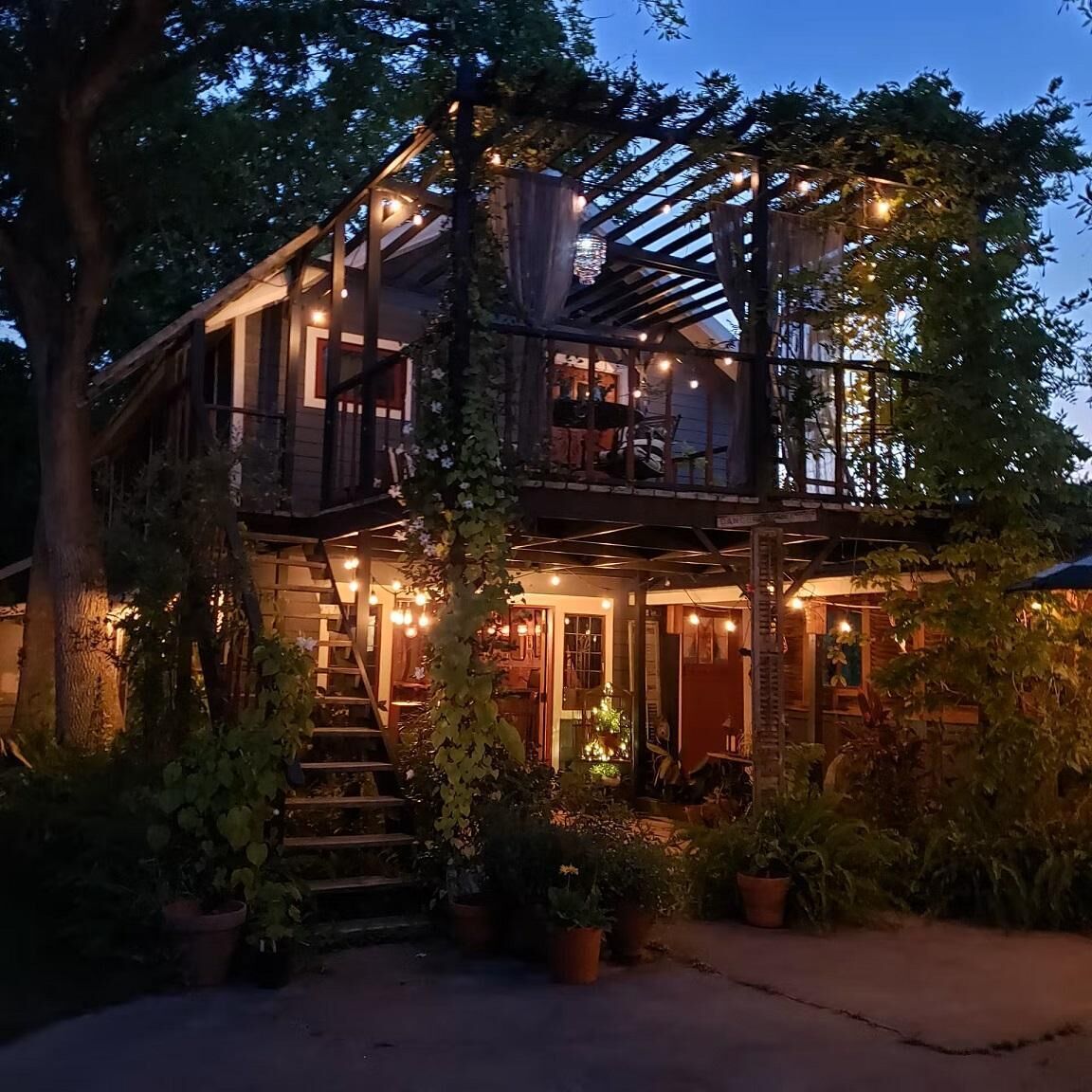 Cedar Oaks Inn