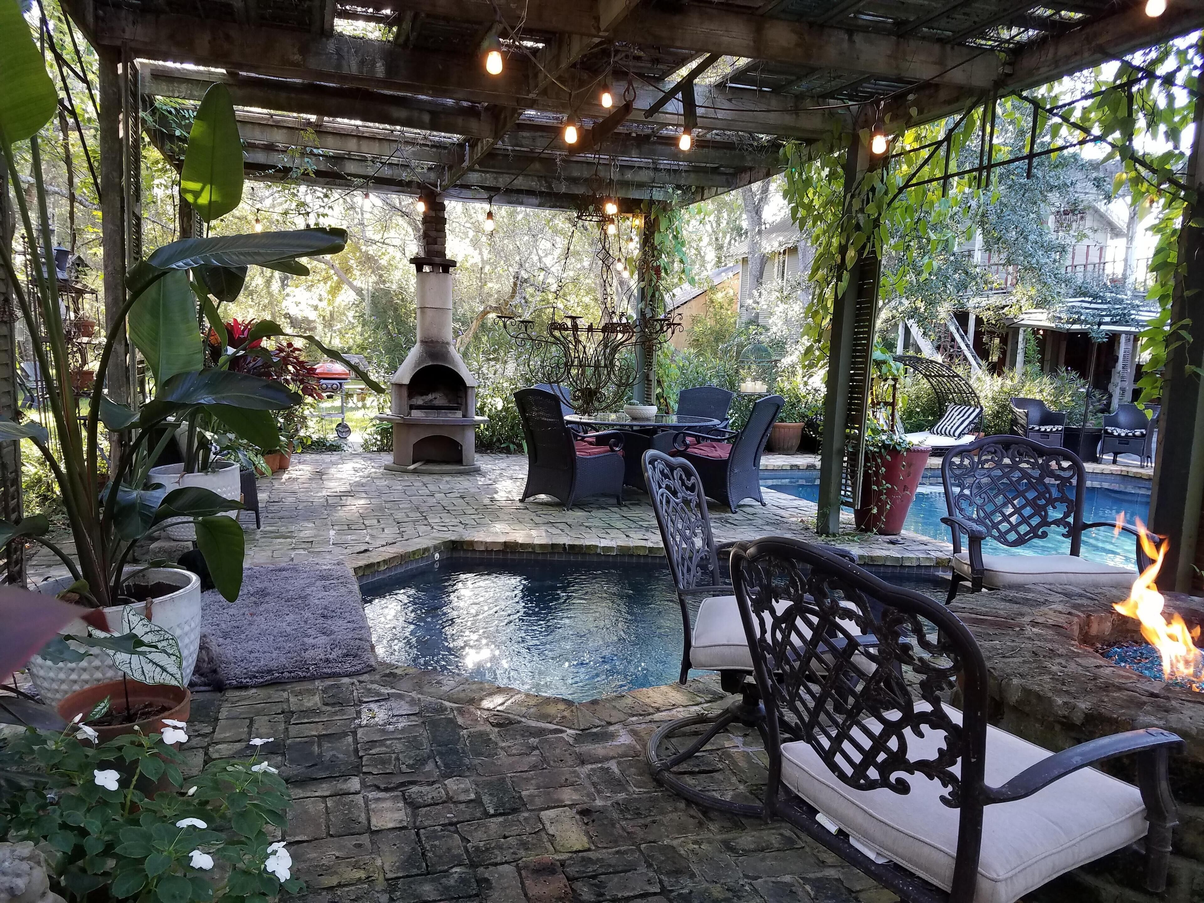 Cedar Oaks Inn