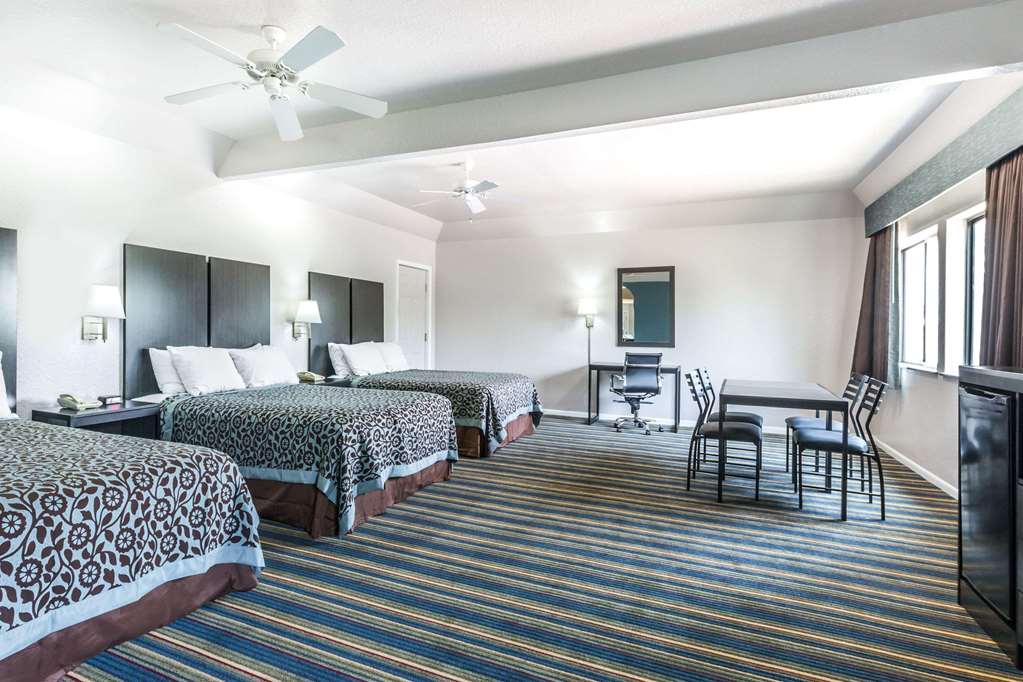 Days Inn by Wyndham Dickinson TX