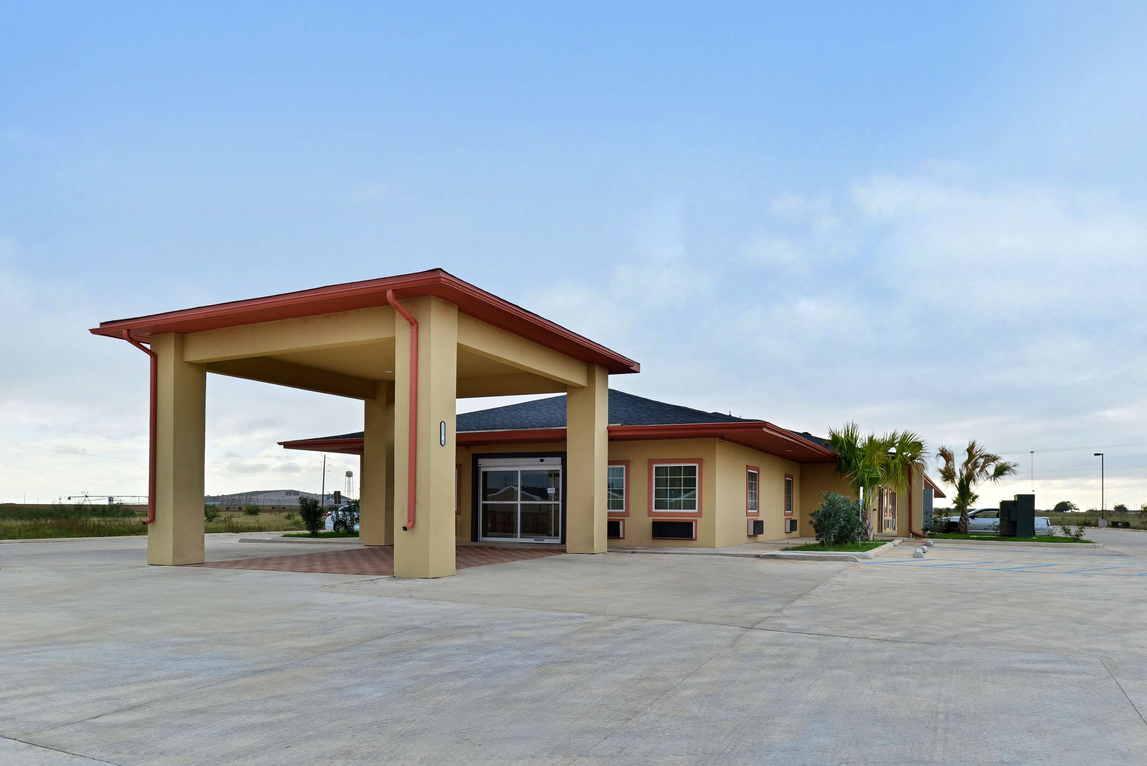 All Seasons Inn & Suites