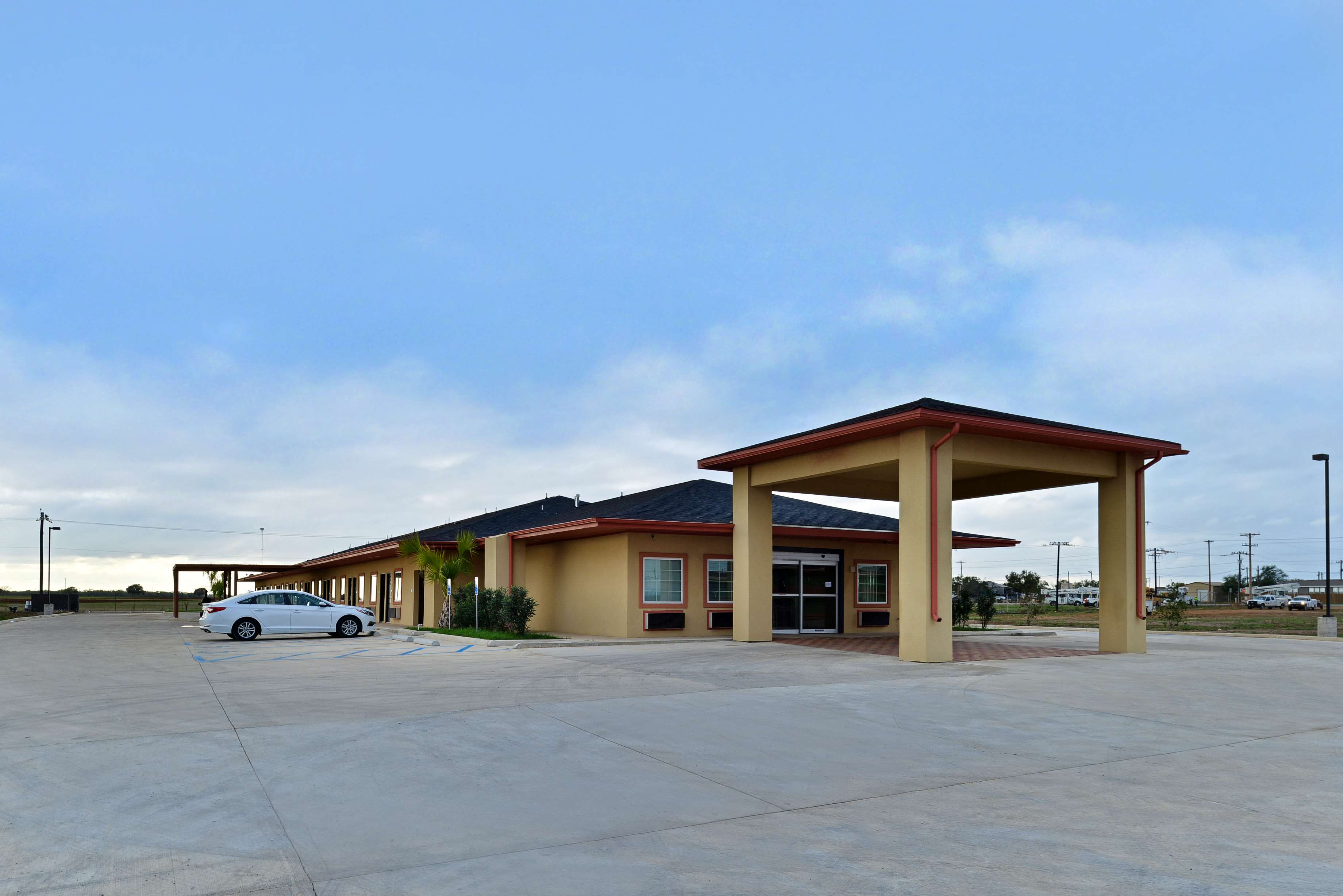 All Seasons Inn & Suites