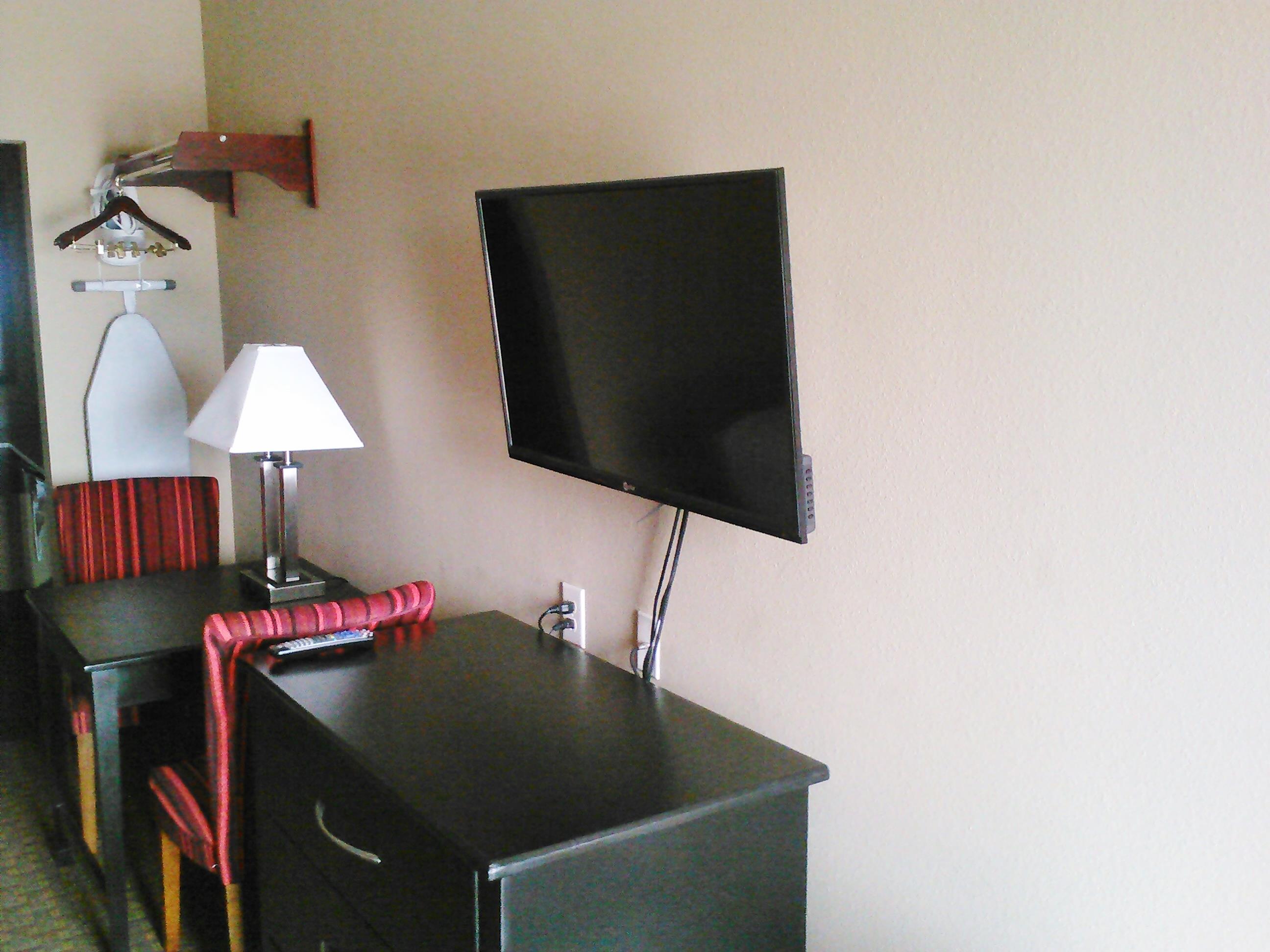 All Seasons Inn & Suites