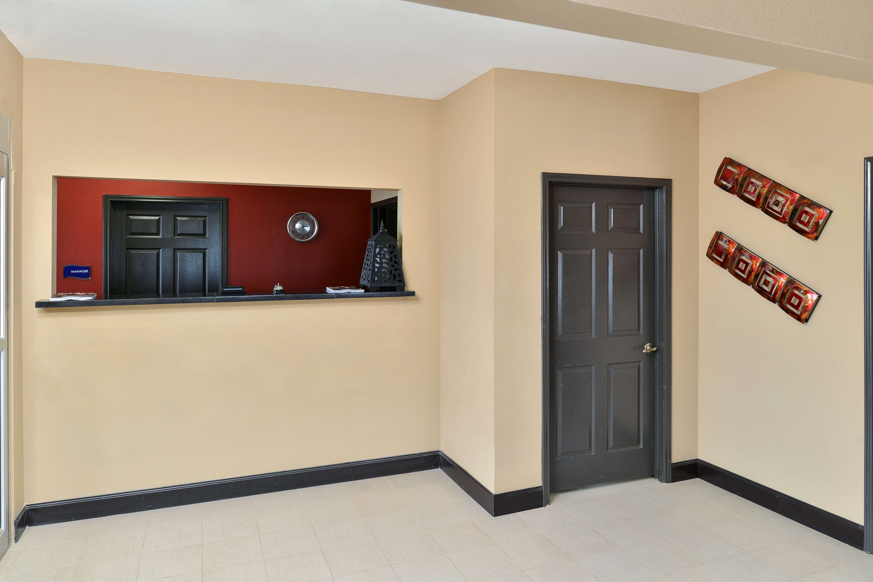 All Seasons Inn & Suites