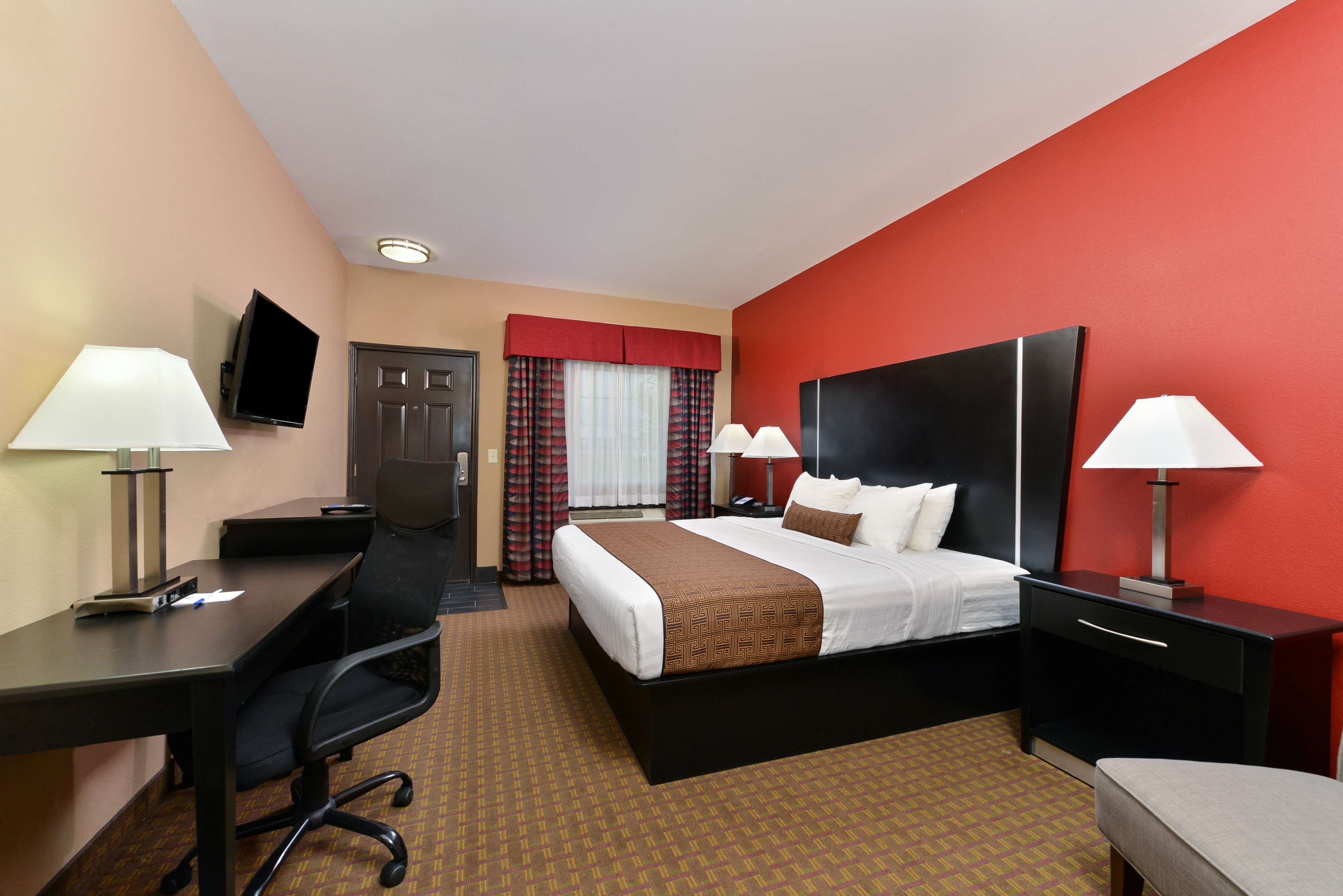 All Seasons Inn & Suites