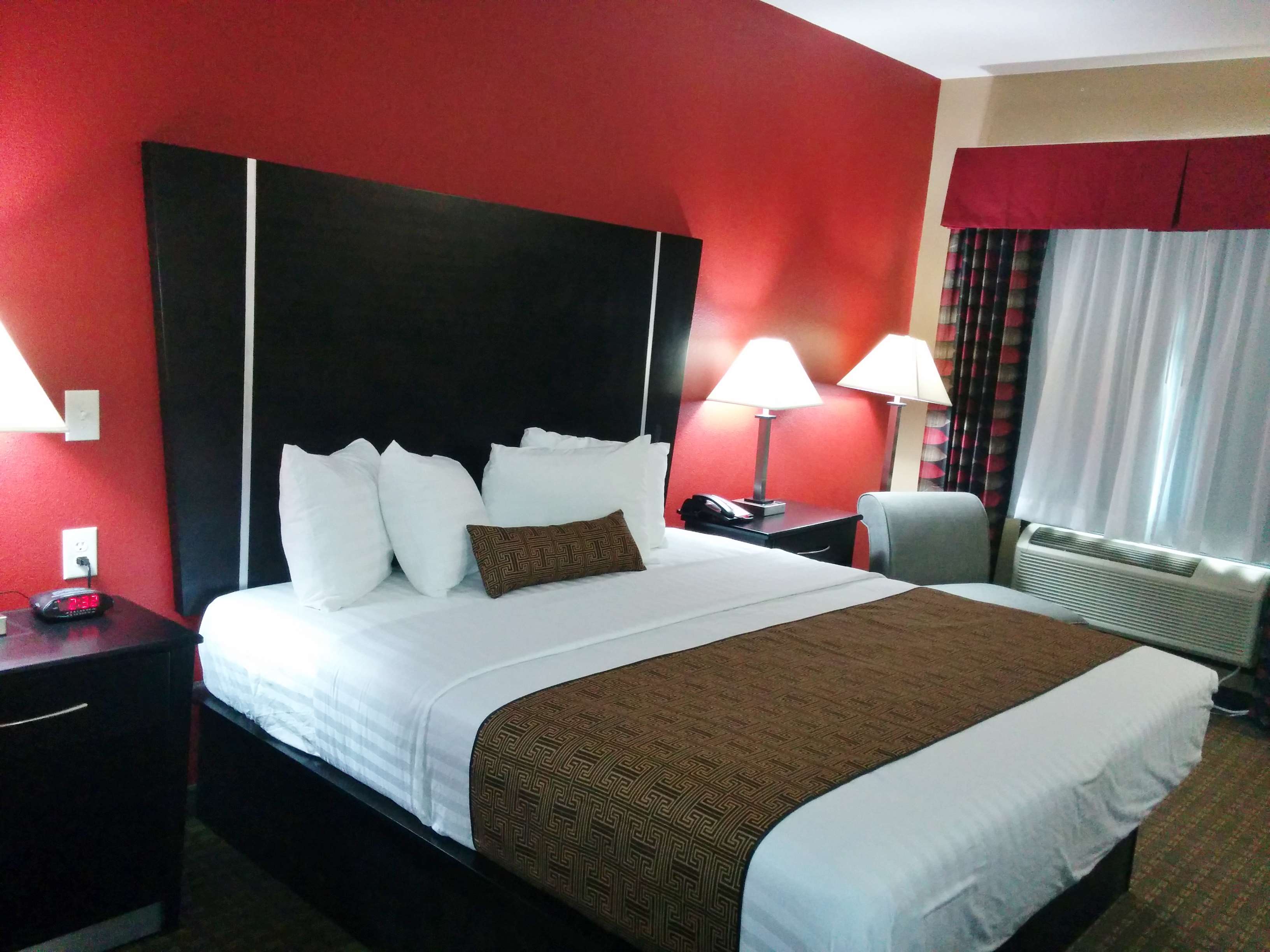 All Seasons Inn & Suites