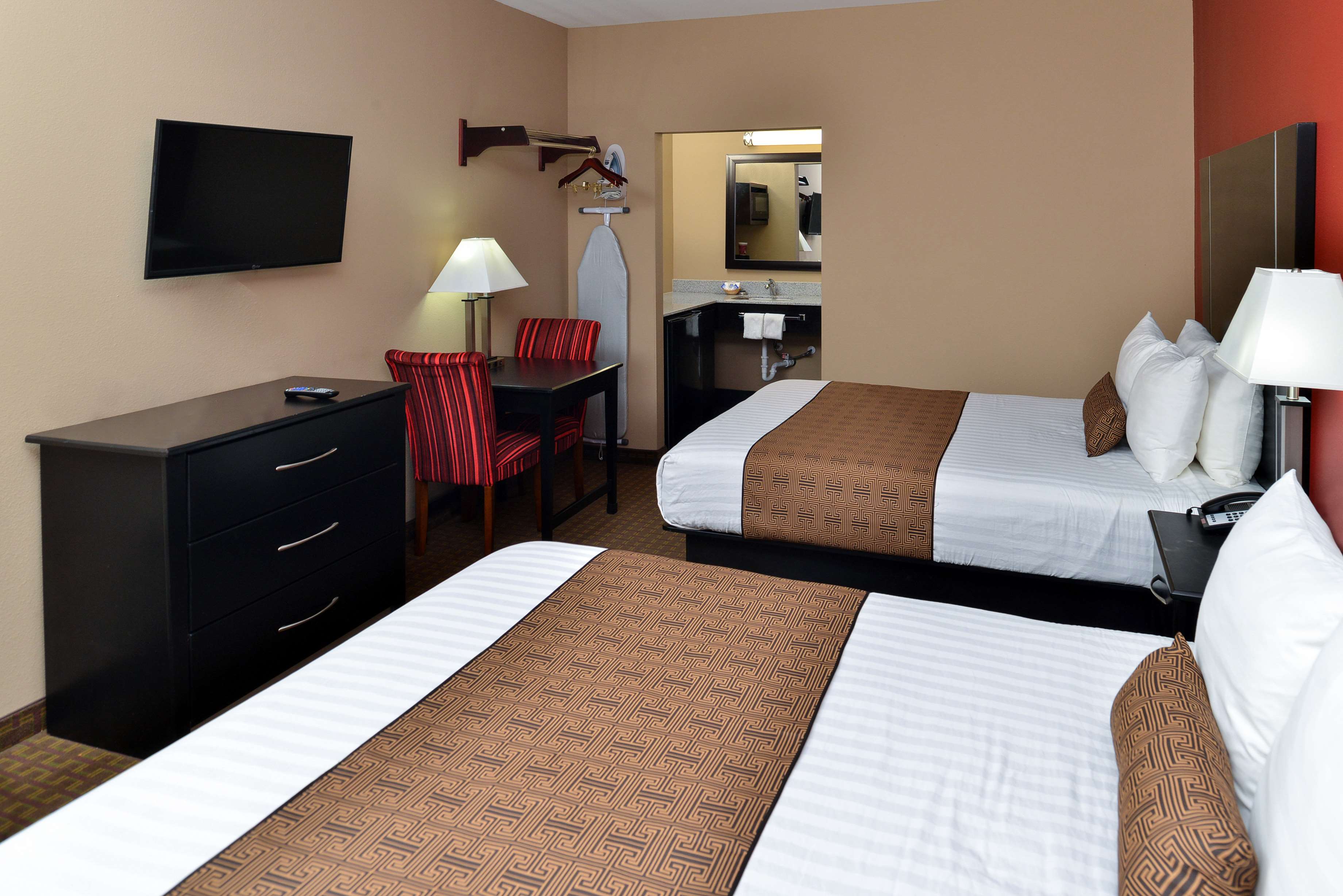 All Seasons Inn & Suites
