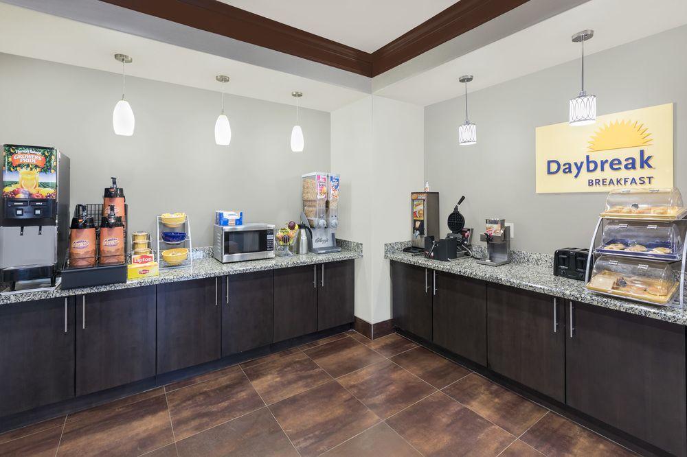 Days Inn by Wyndham Dilley
