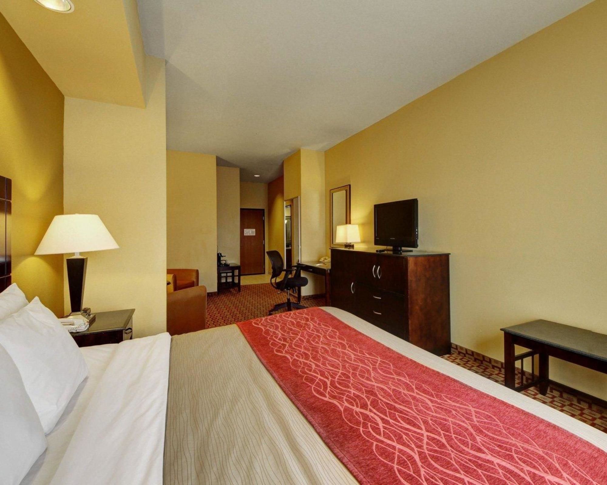 Comfort Inn & Suites Donna near I-2
