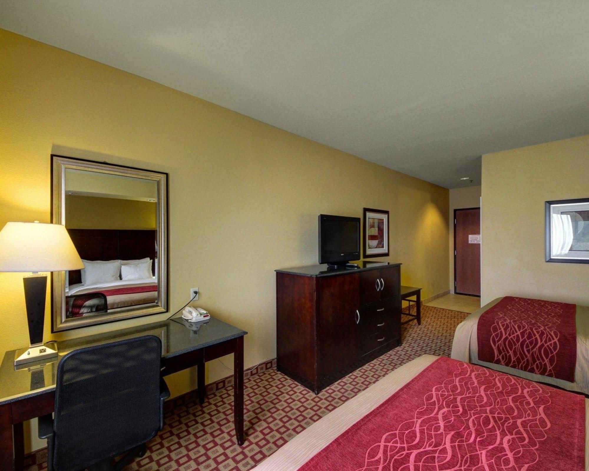 Comfort Inn & Suites Donna near I-2