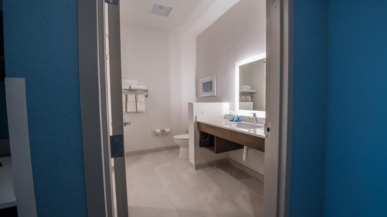 Holiday Inn Express & Suites Dripping Springs - Austin Area