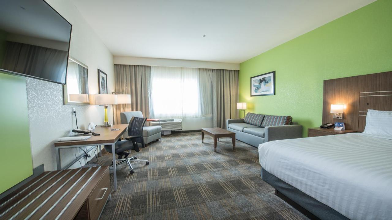 Holiday Inn Express & Suites Dripping Springs - Austin Area